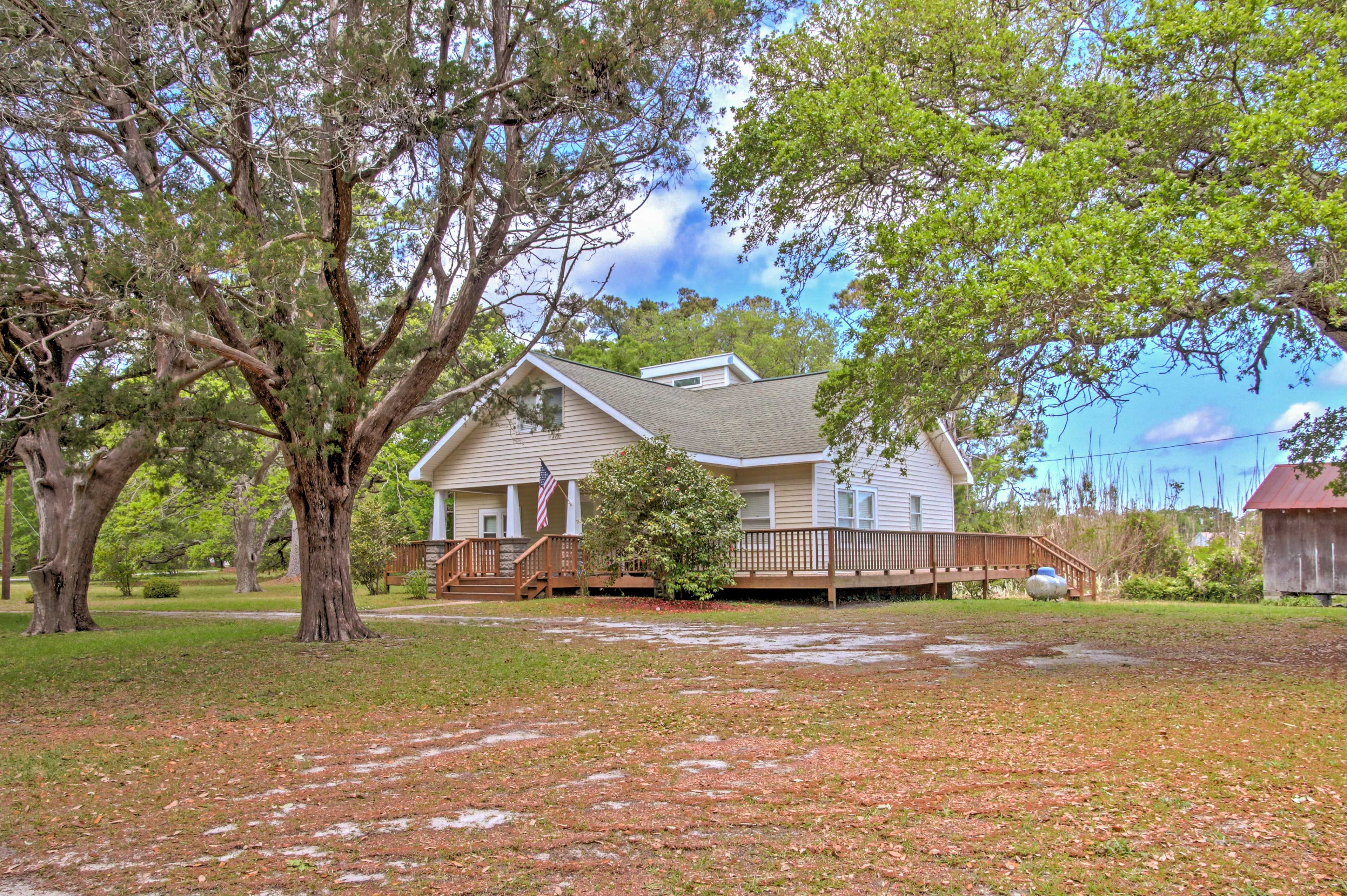 Exterior | Ample Driveway Parking