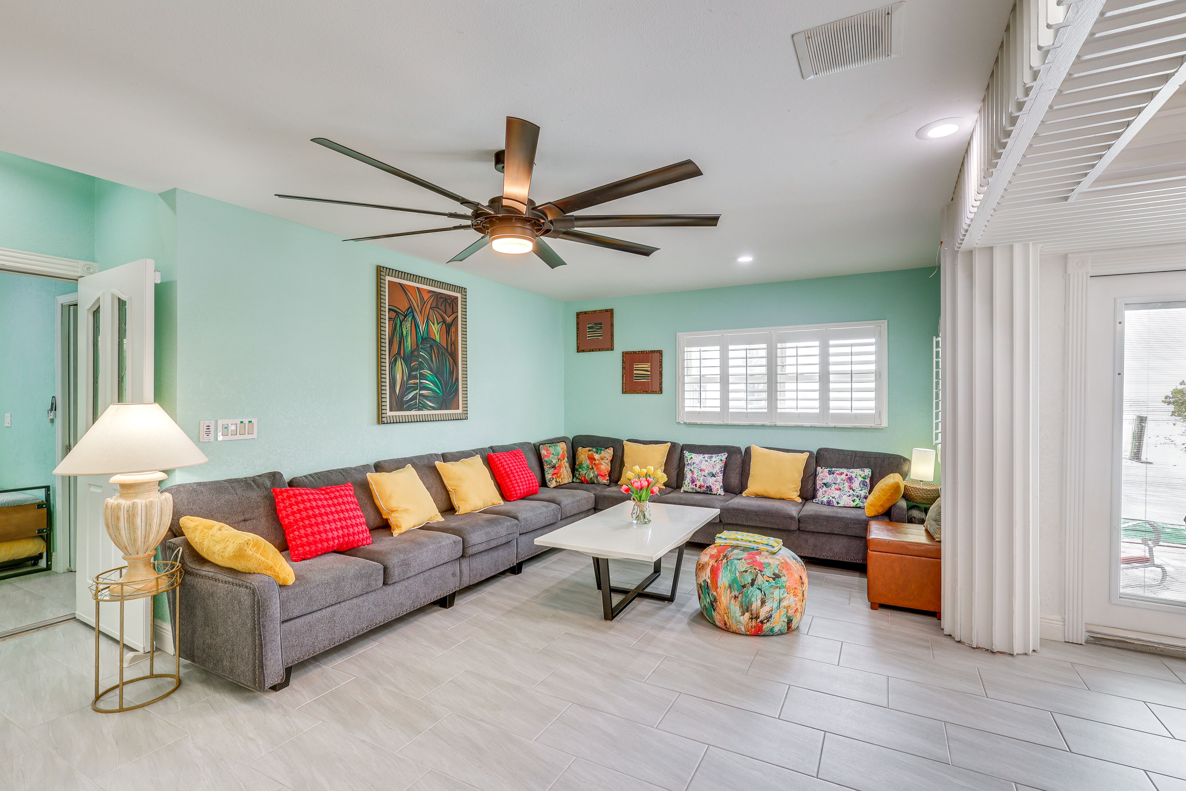 Living Room | Free WiFi | Central A/C & Heating