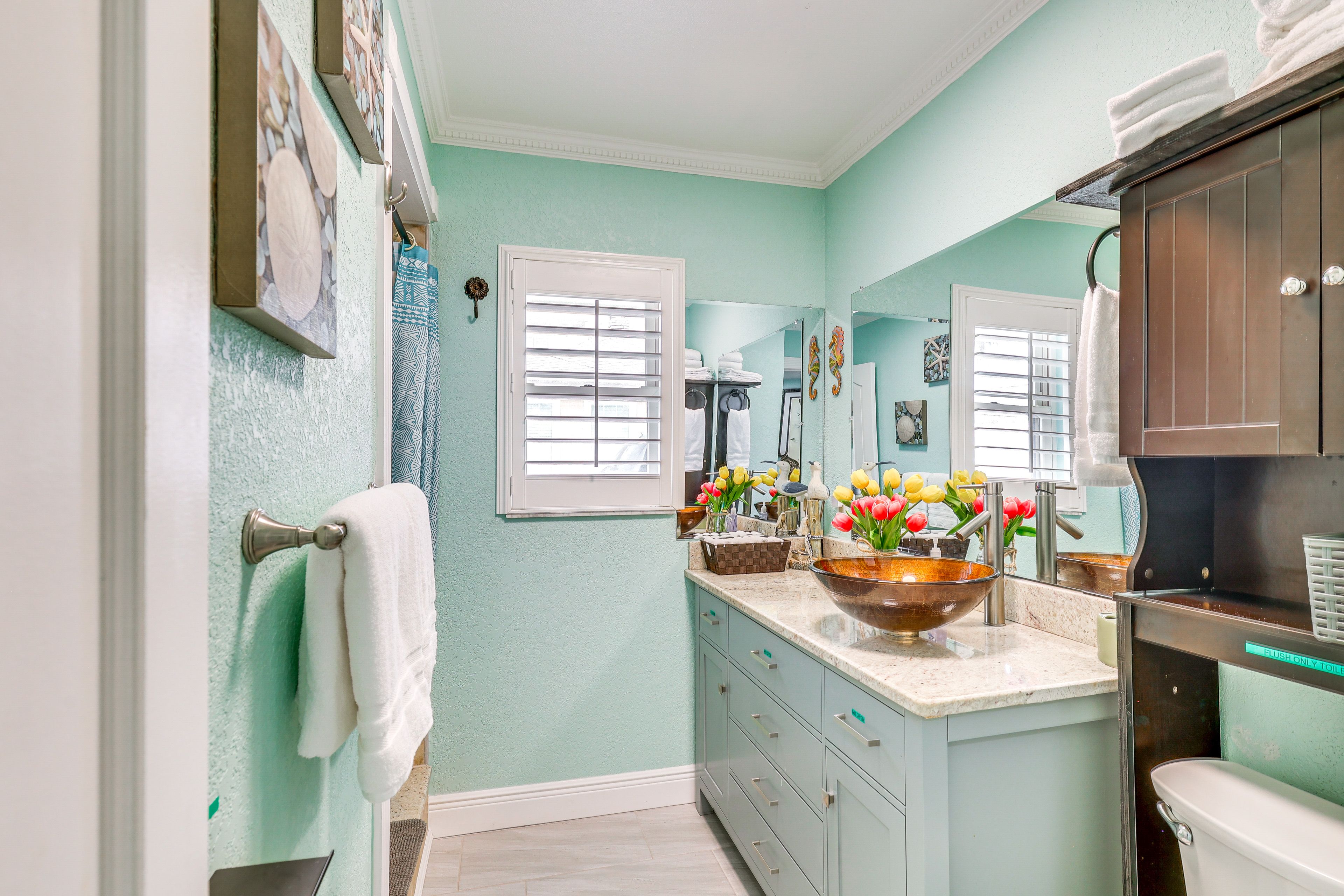 Full Bathroom | Towels Provided