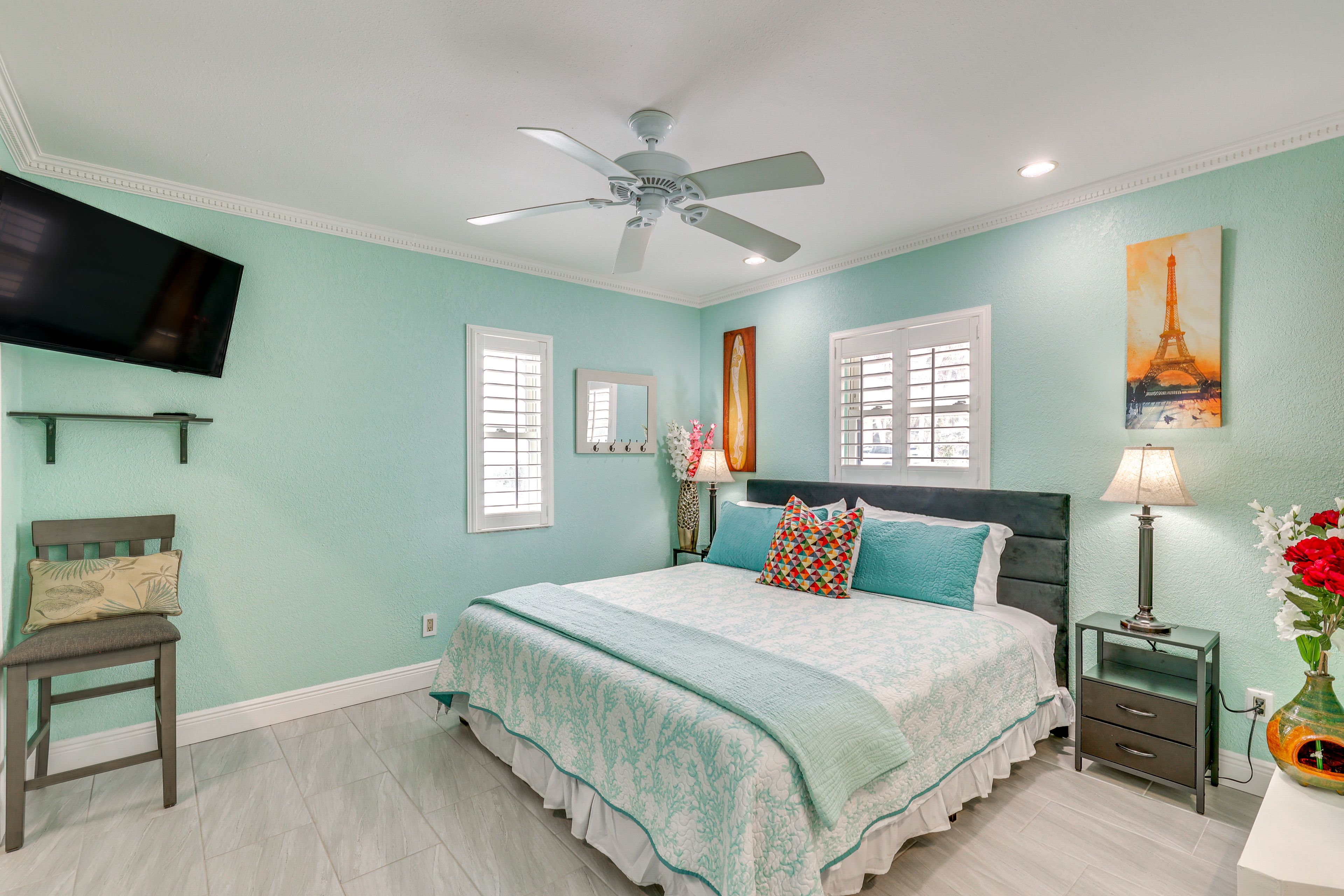 Bedroom 1 | King Bed | Washer & Dryer