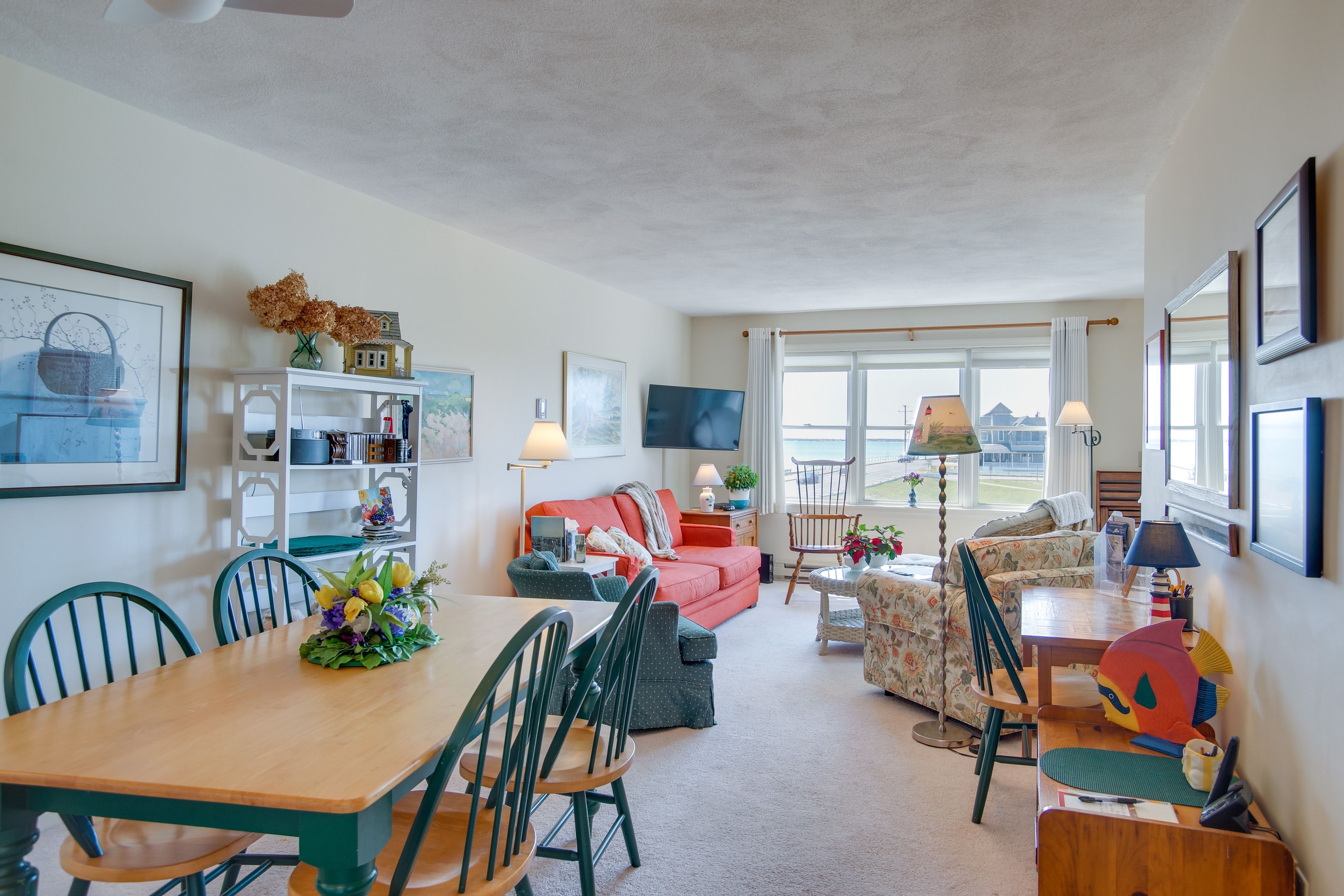 Dining Table | Dishware Provided