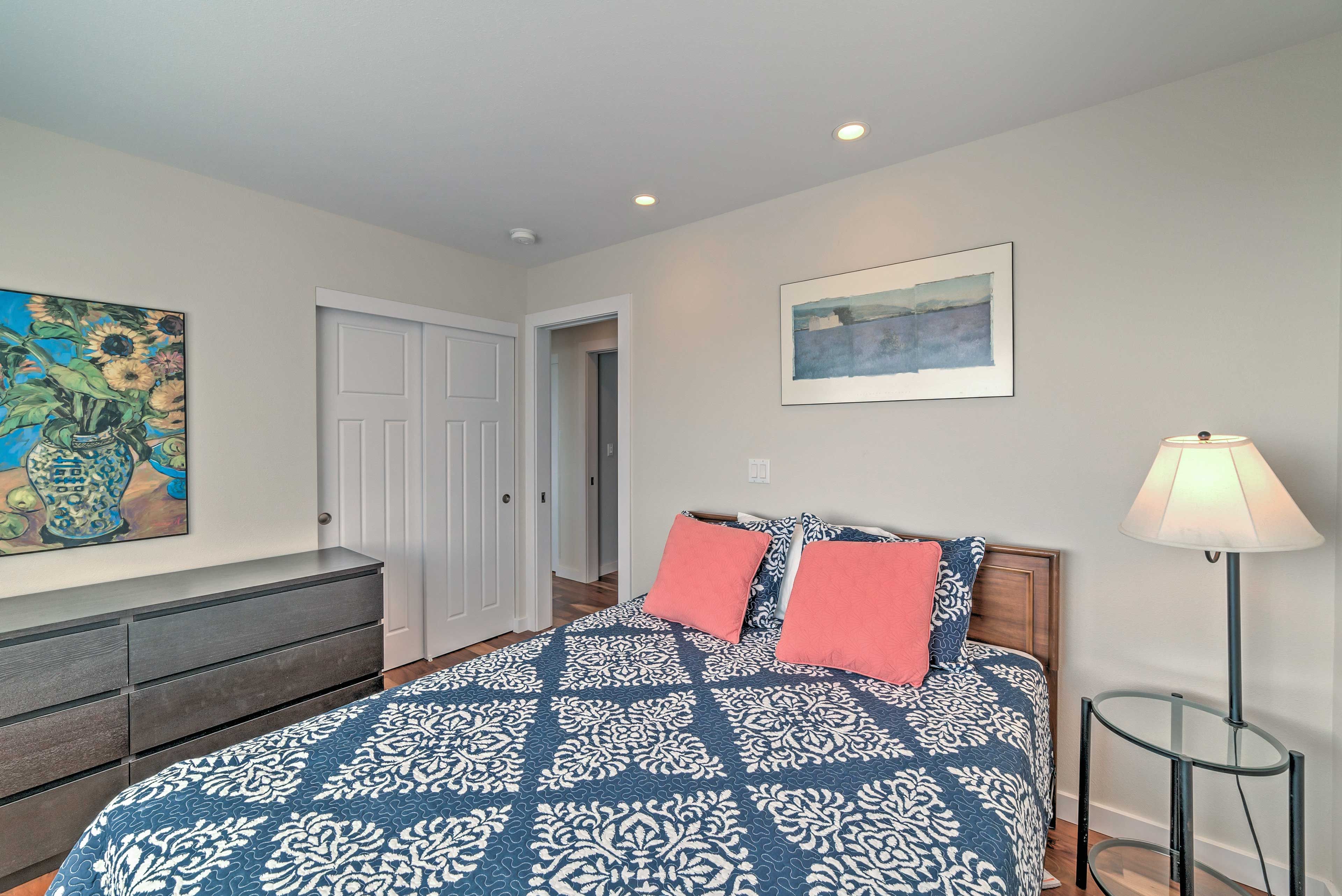Bedroom 2 | Queen Bed