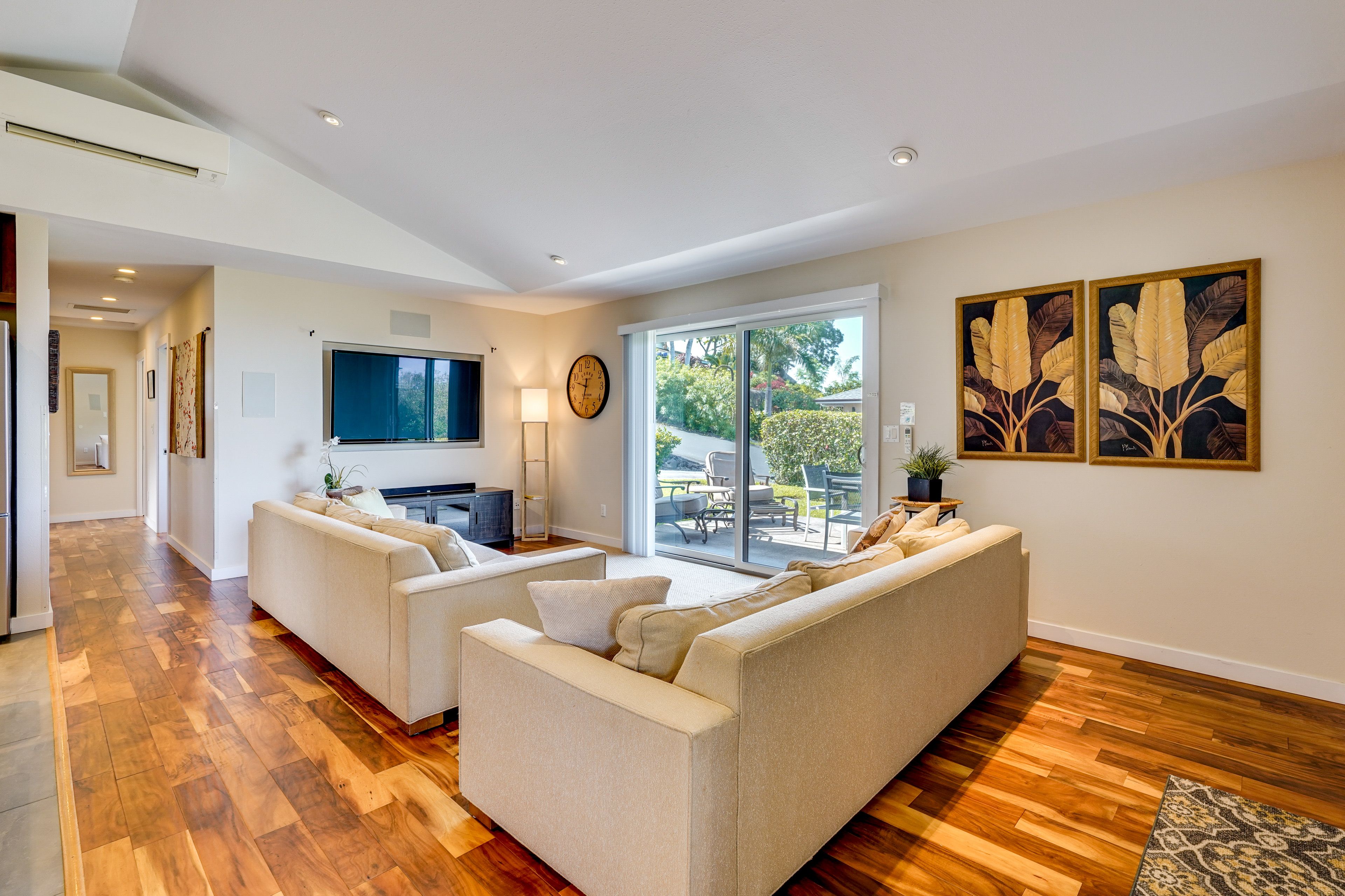 Living Room | Free WiFi | A/C | Smart TV | Single-Story Home