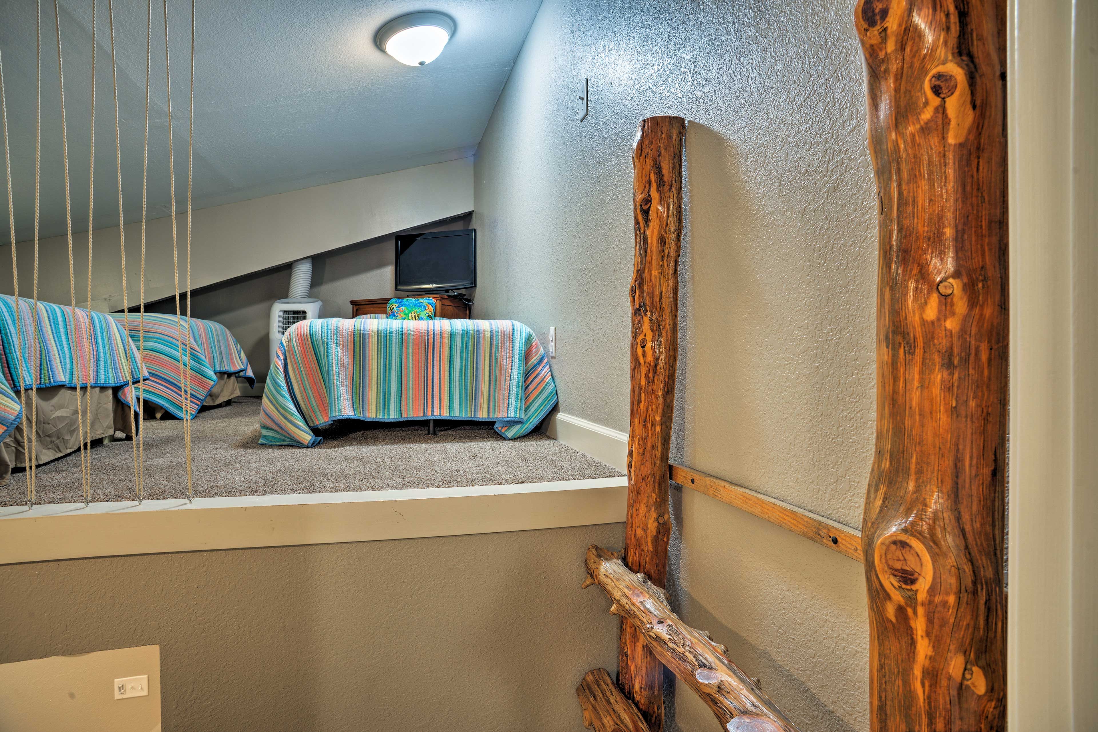 Loft | 3 Twin Beds