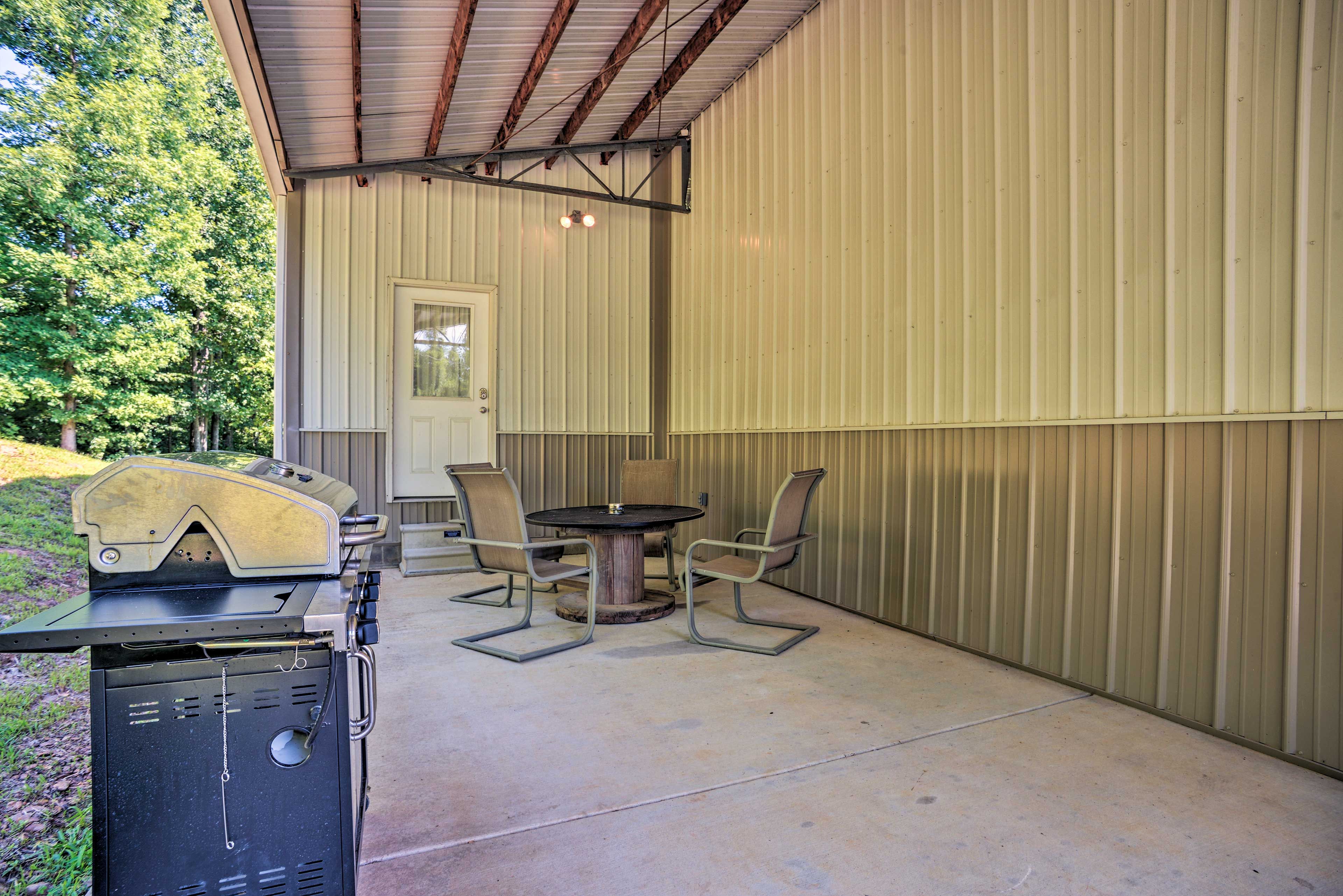 Covered Patio | Gas Grill