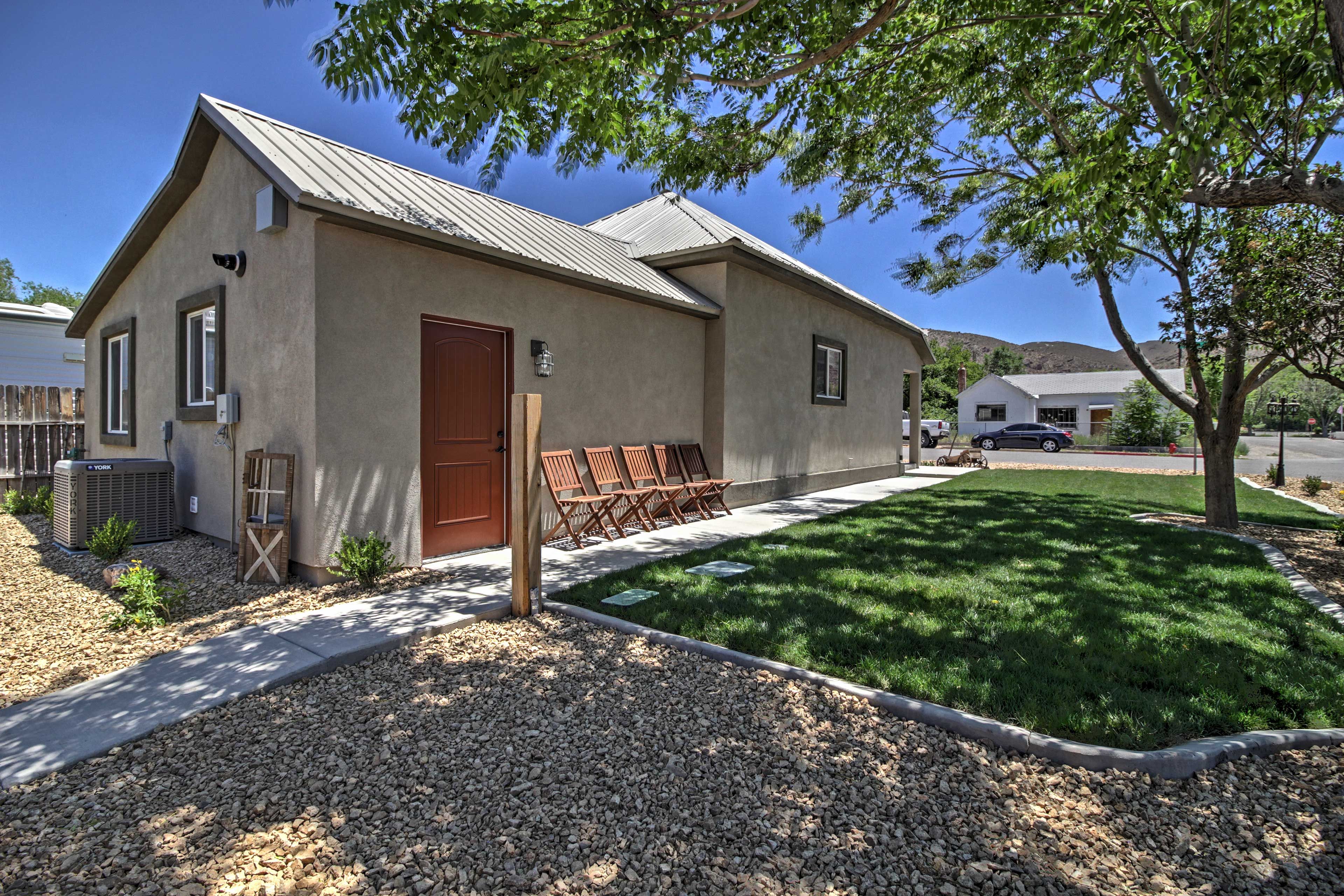 The home is near multiple national parks, hiking trails, Bryce Canyon, and more!