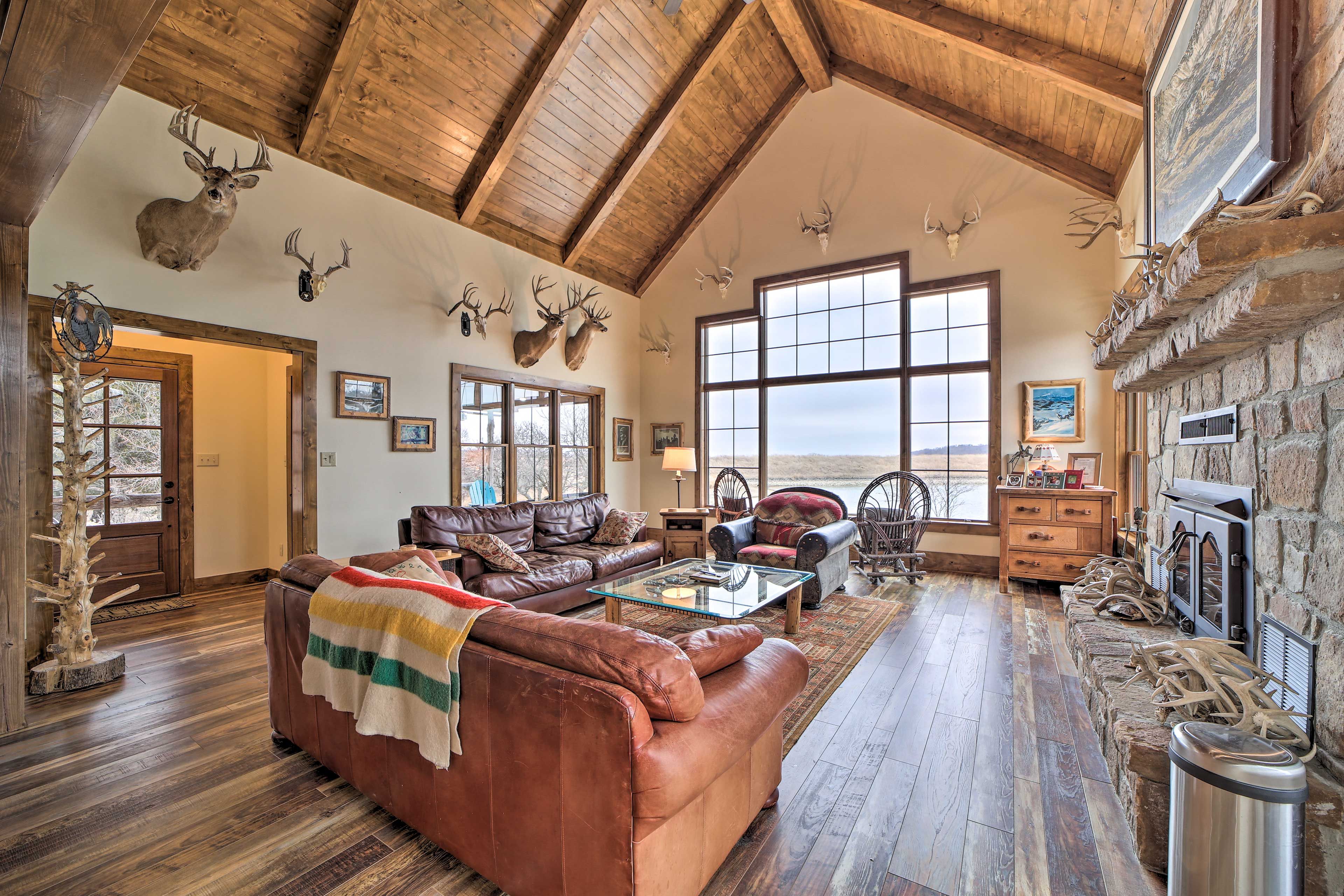 Living Room | Free WiFi | A/C | Central Heat