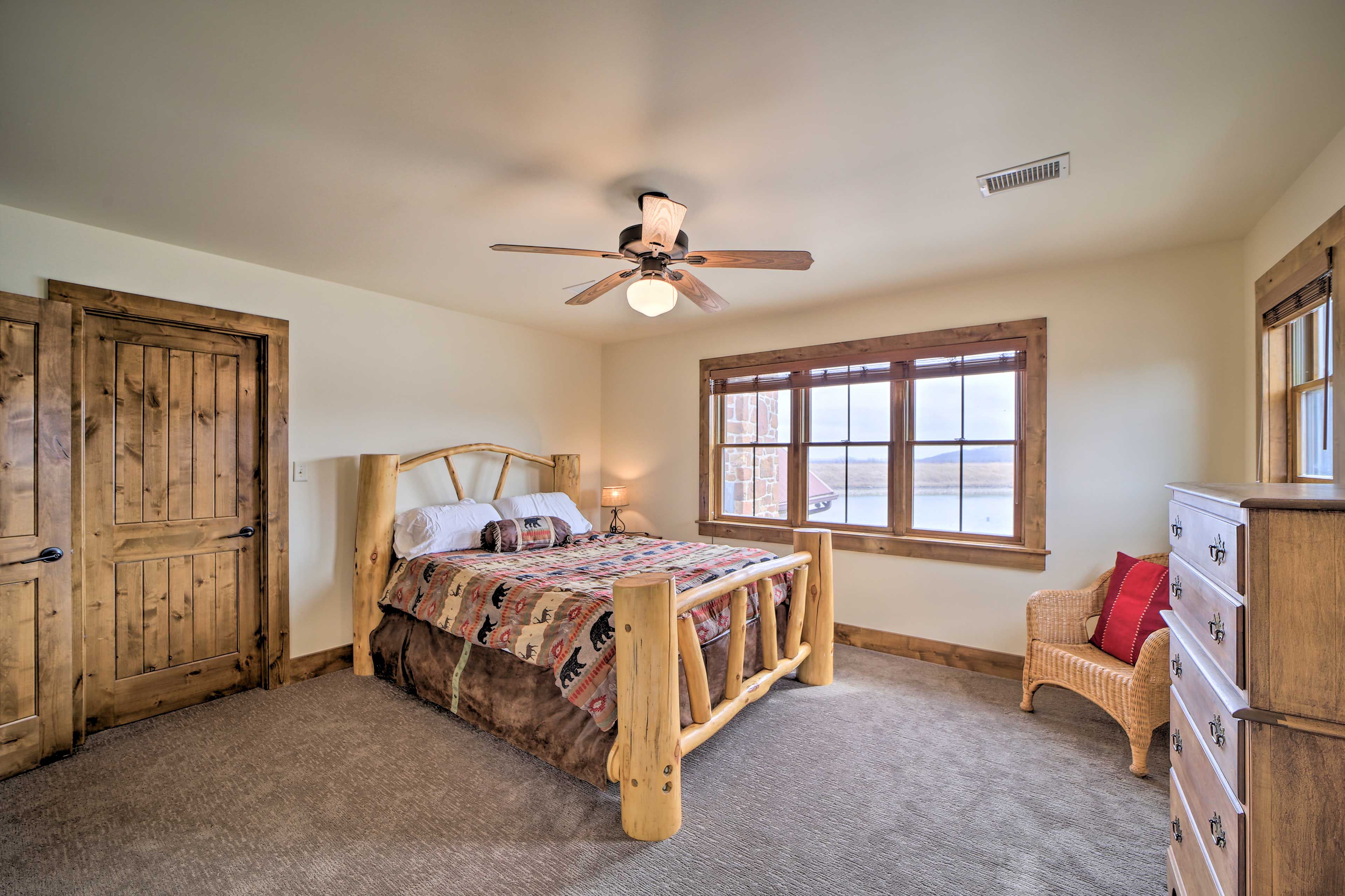 Bedroom 2 | Queen Bed