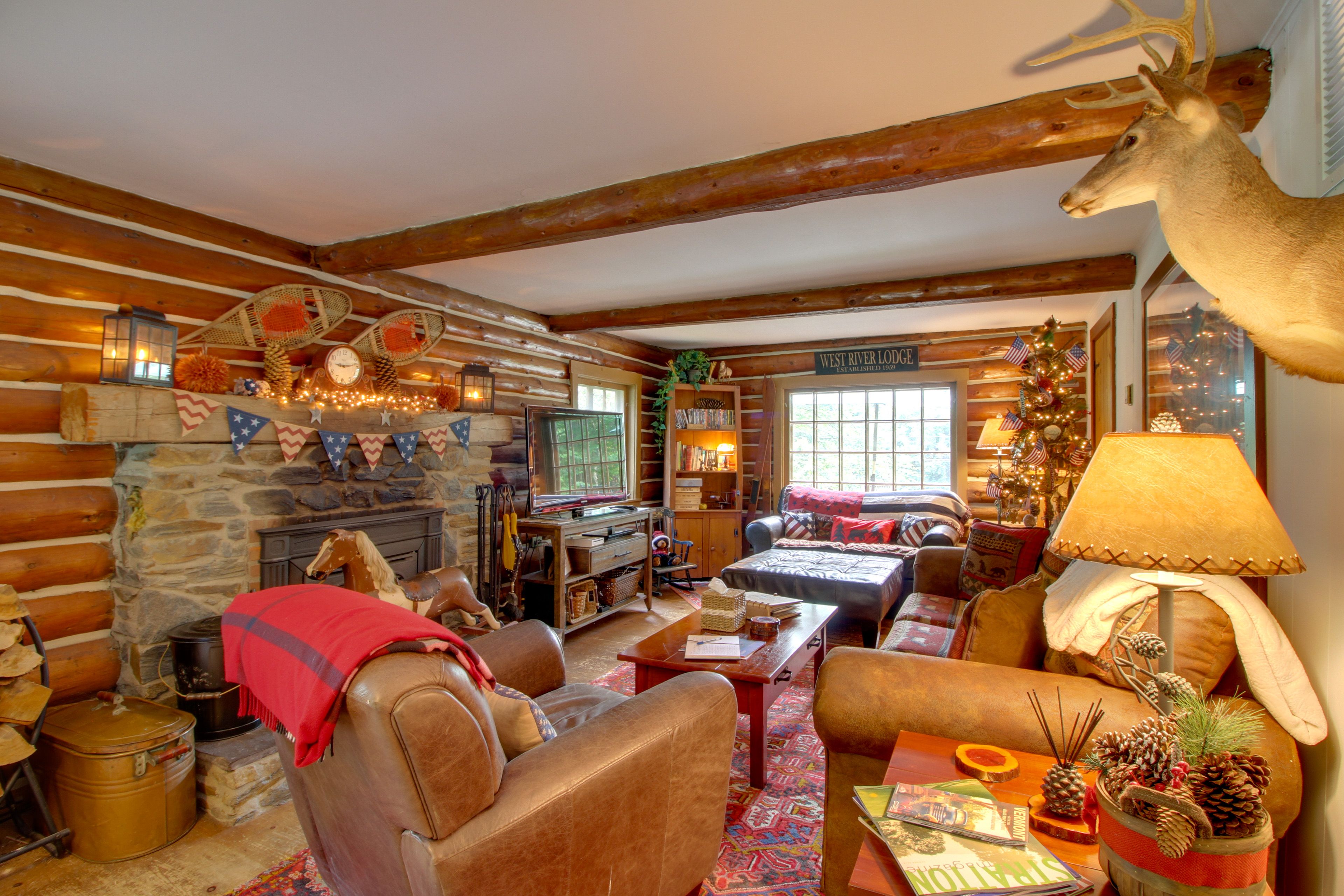 Living Room | Free WiFi | Pet Friendly