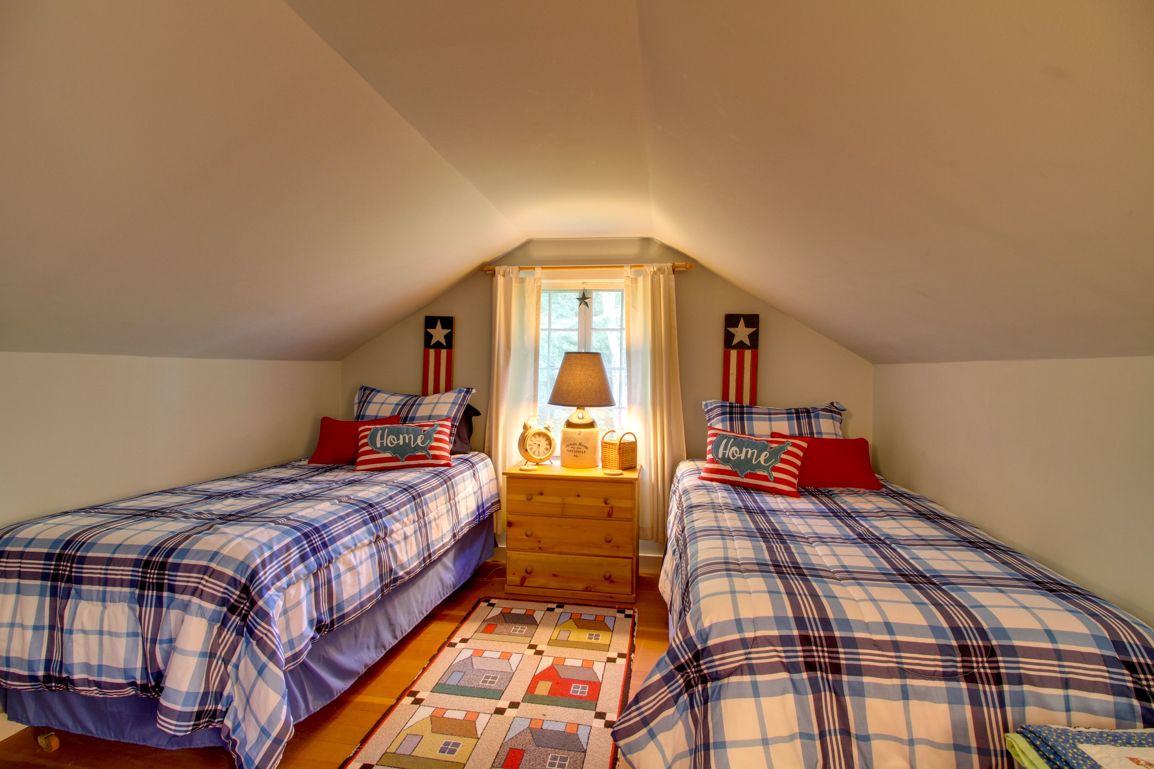 Bedroom 2 | 2 Twin Beds | Upper Level