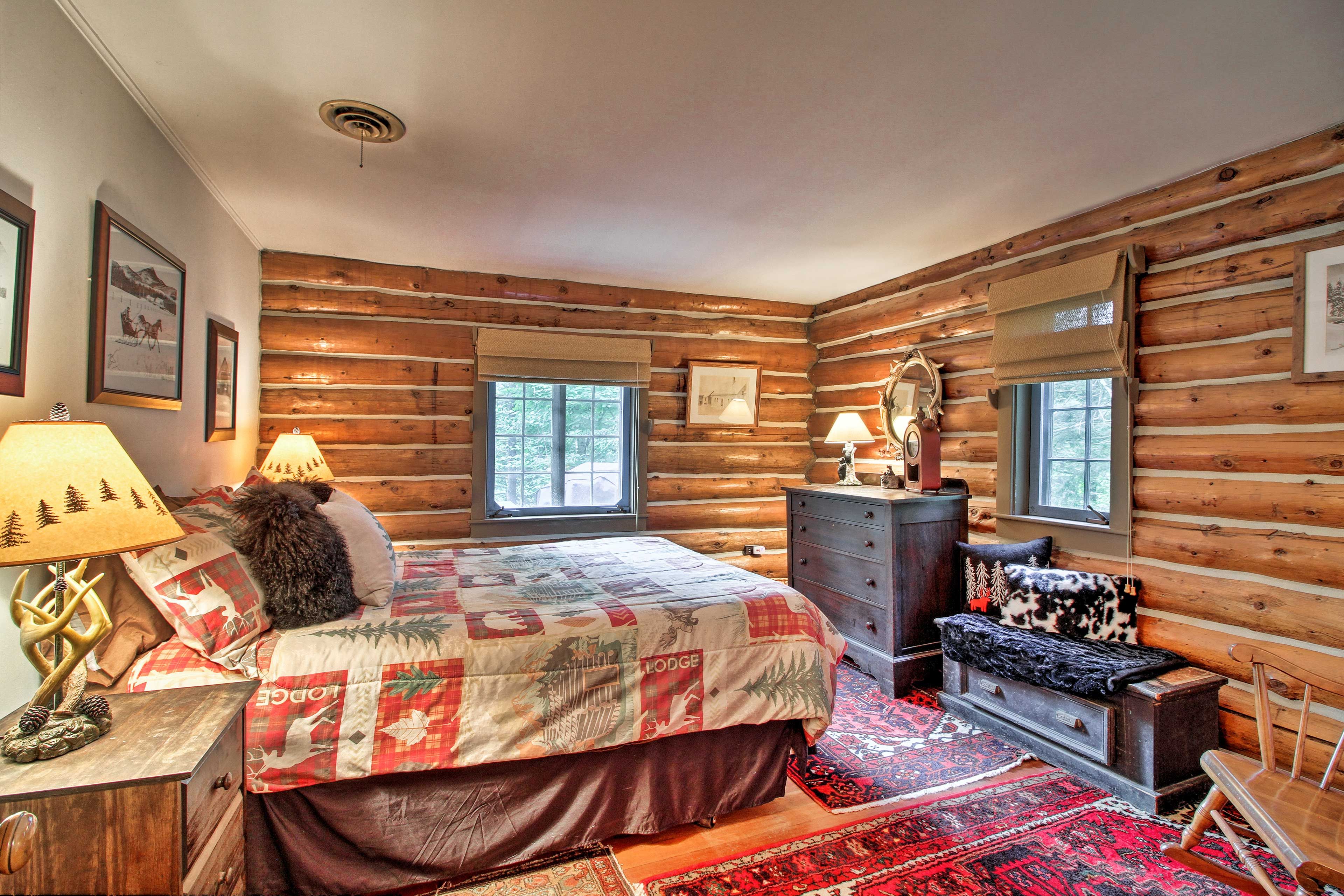 Bedroom 1 | Queen Bed