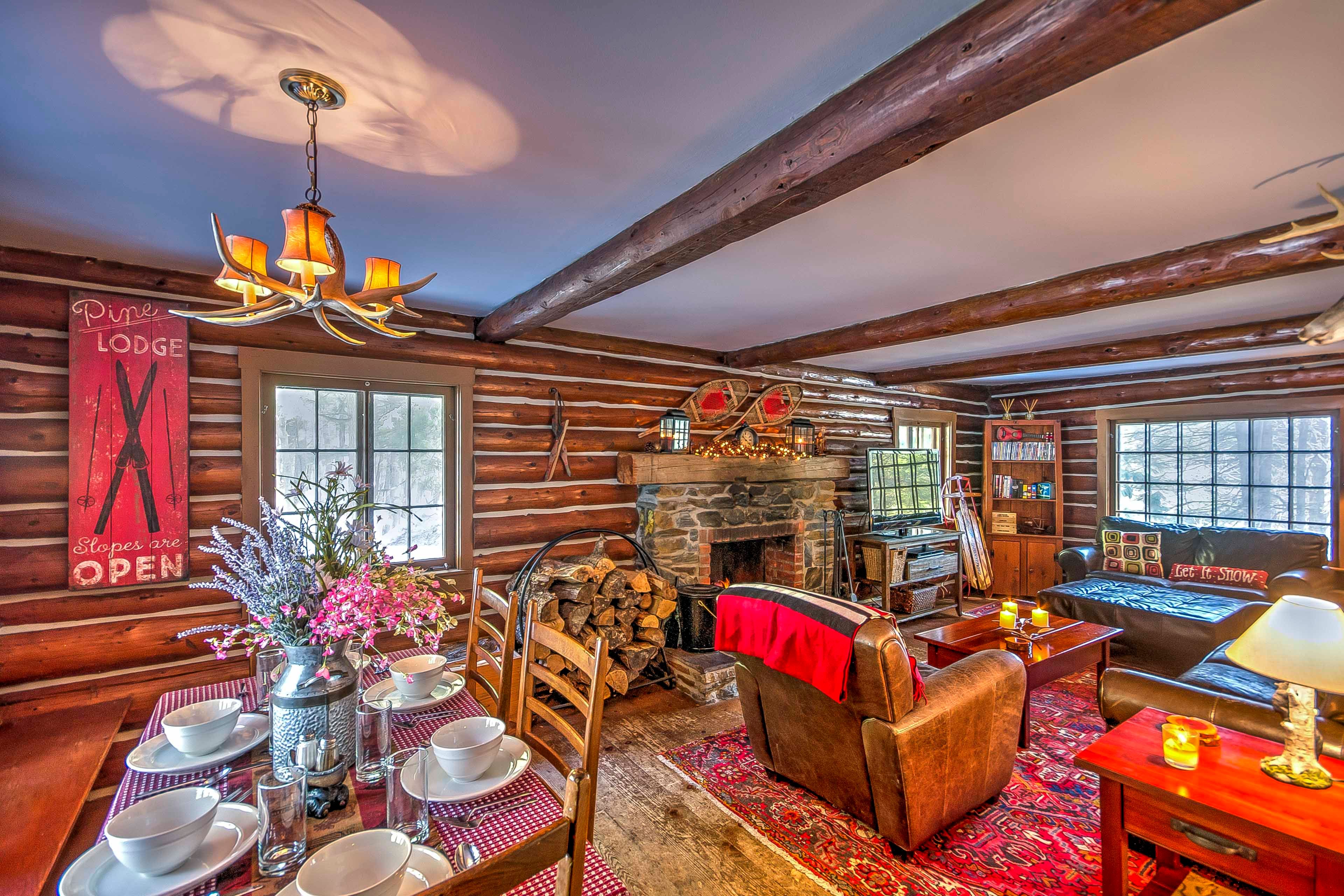 Dining Area | Dishes & Flatware Provided