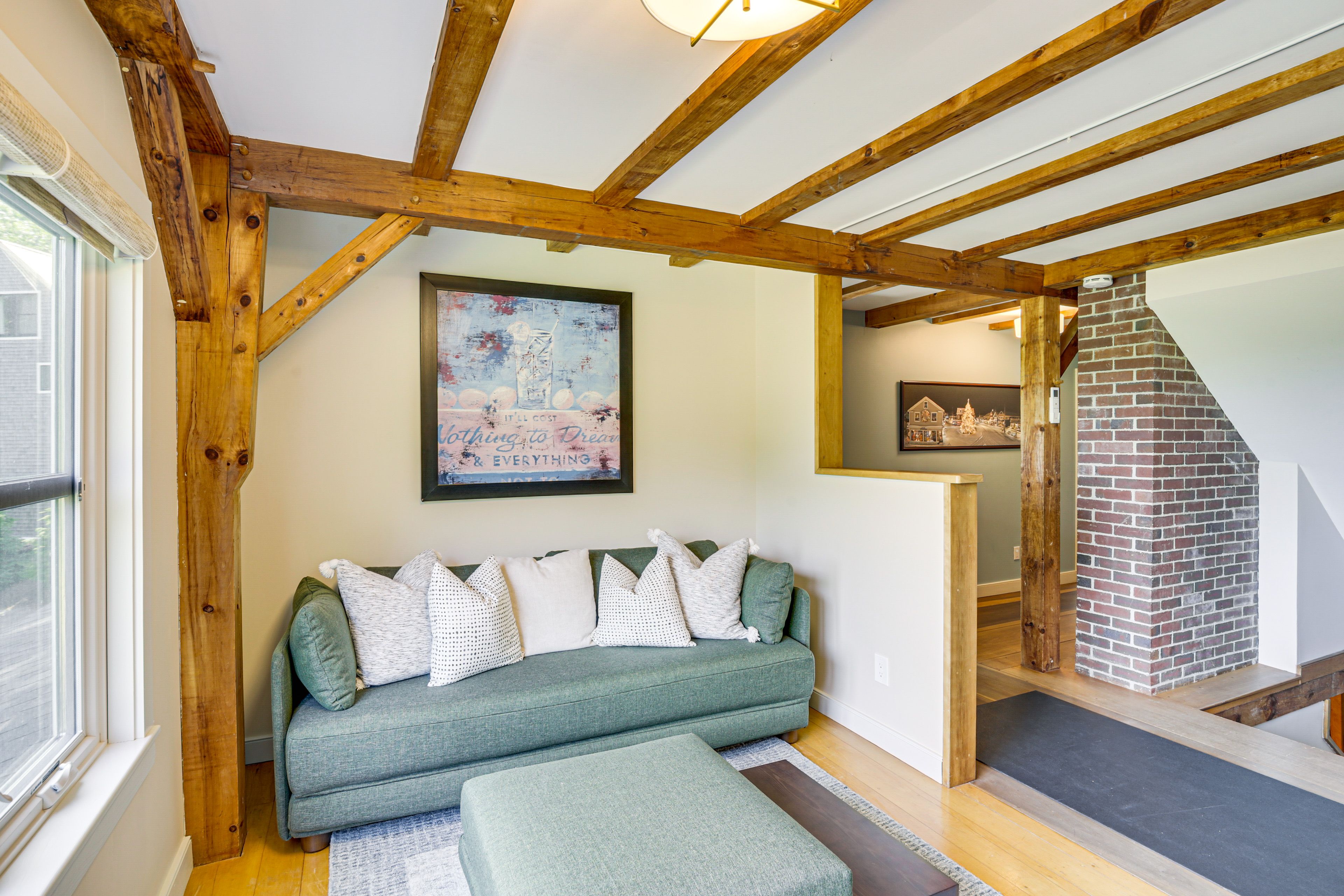 Lounge Area | Smart TV