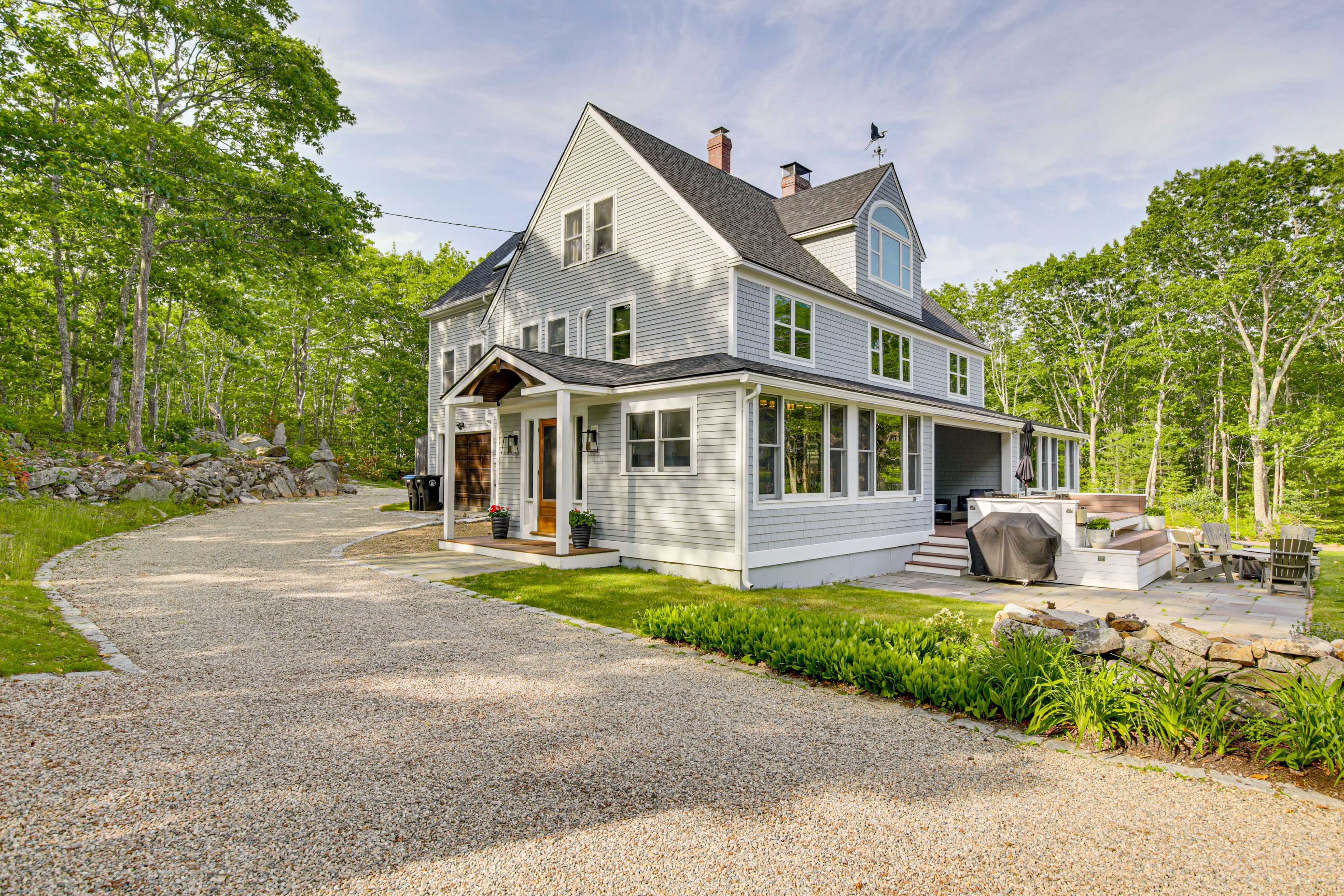 Home Exterior | Driveway Parking (5 Vehicles)