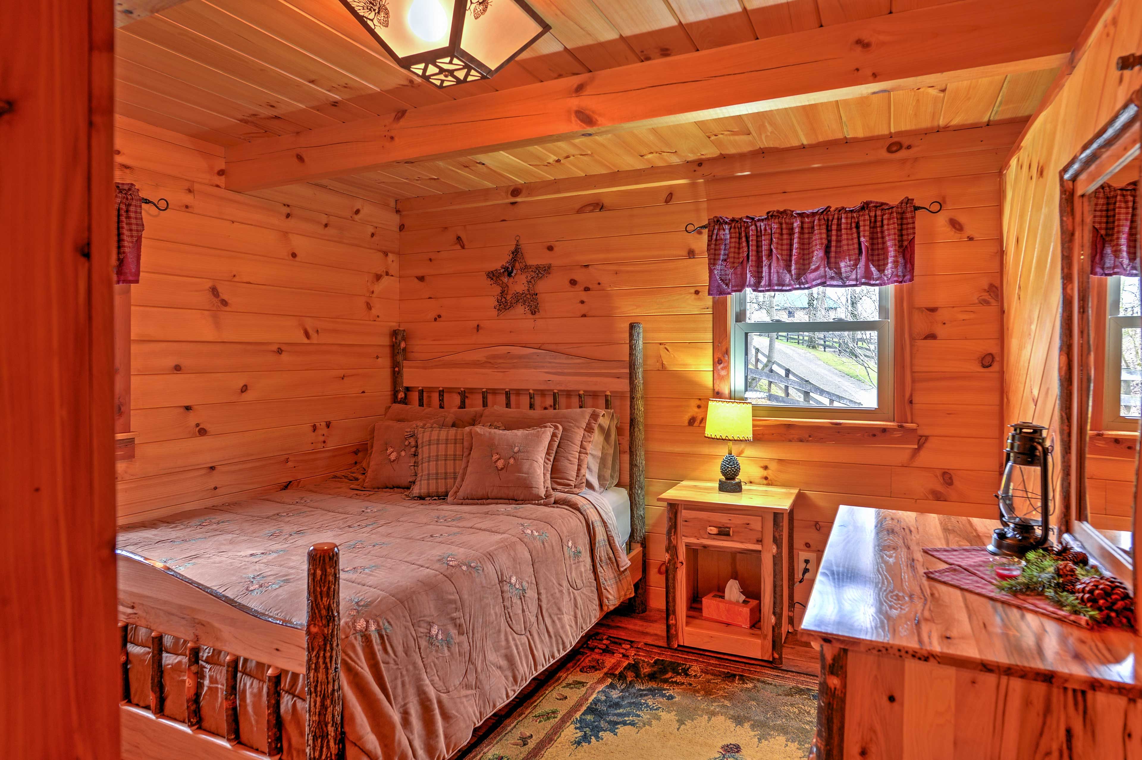 Bedroom | Queen Bed