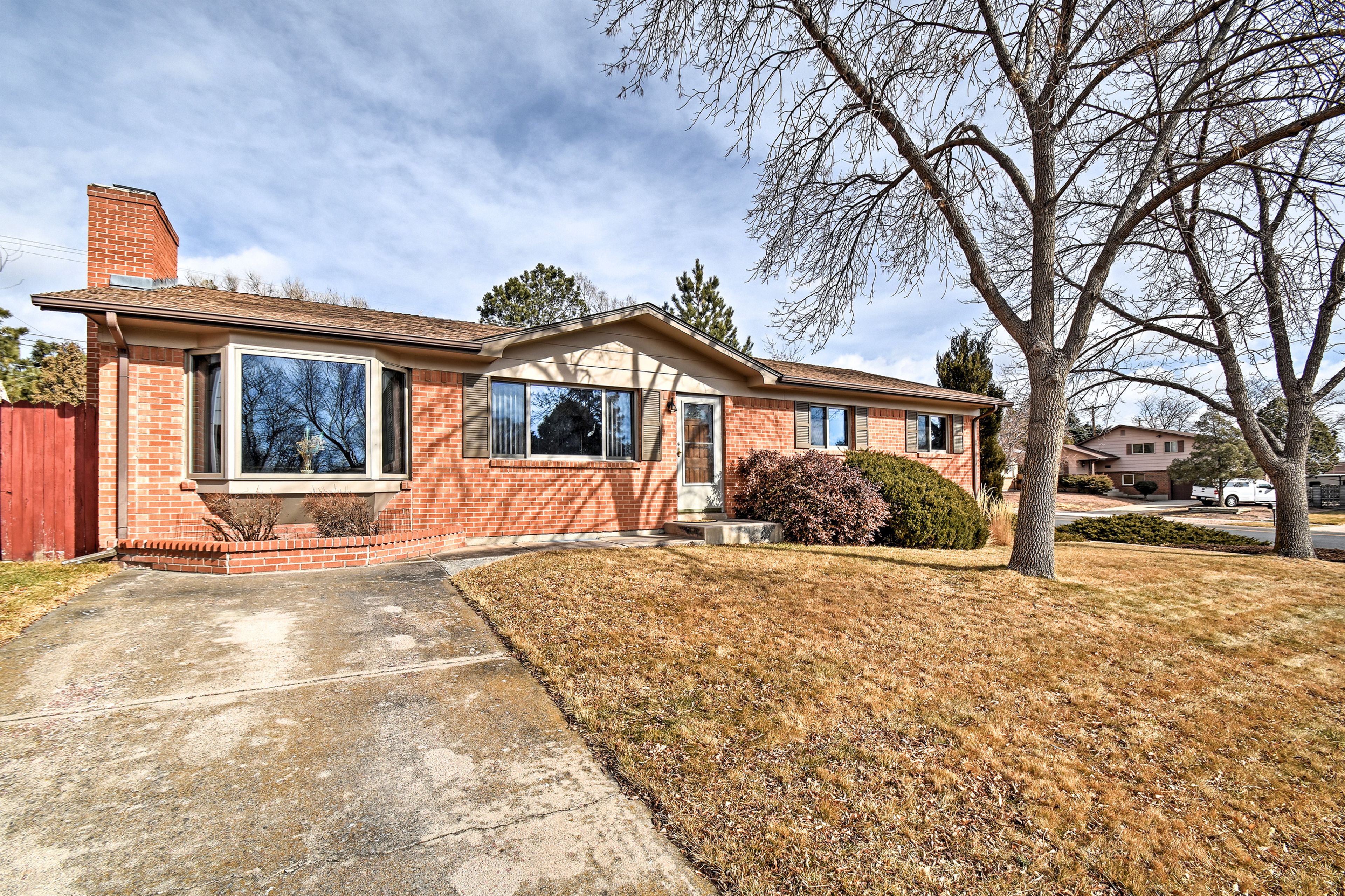 This Colorado Springs vacation rental is 3 blocks from Garden of the Gods!
