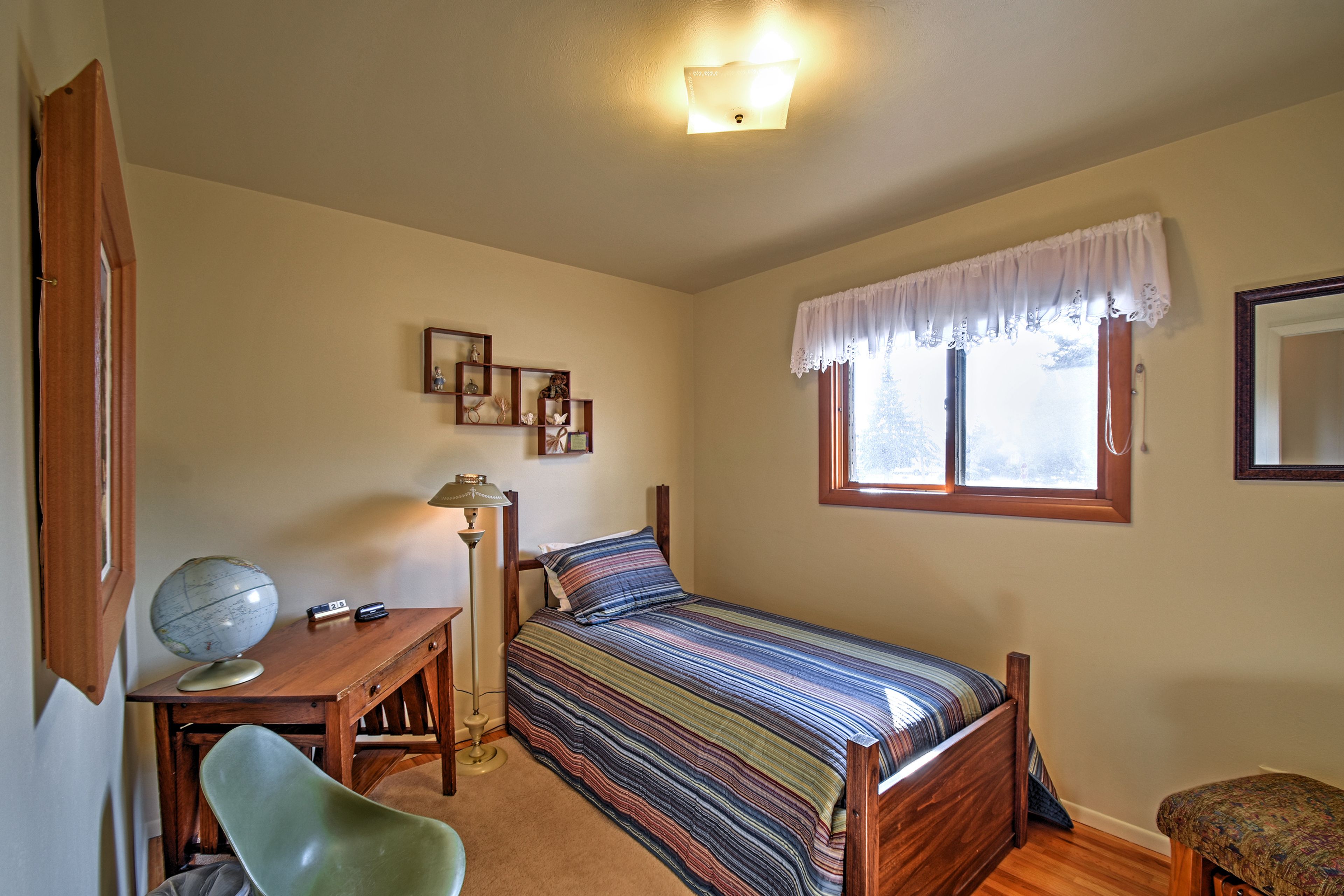 Rise and shine to ample natural sunlight flooding into the room.