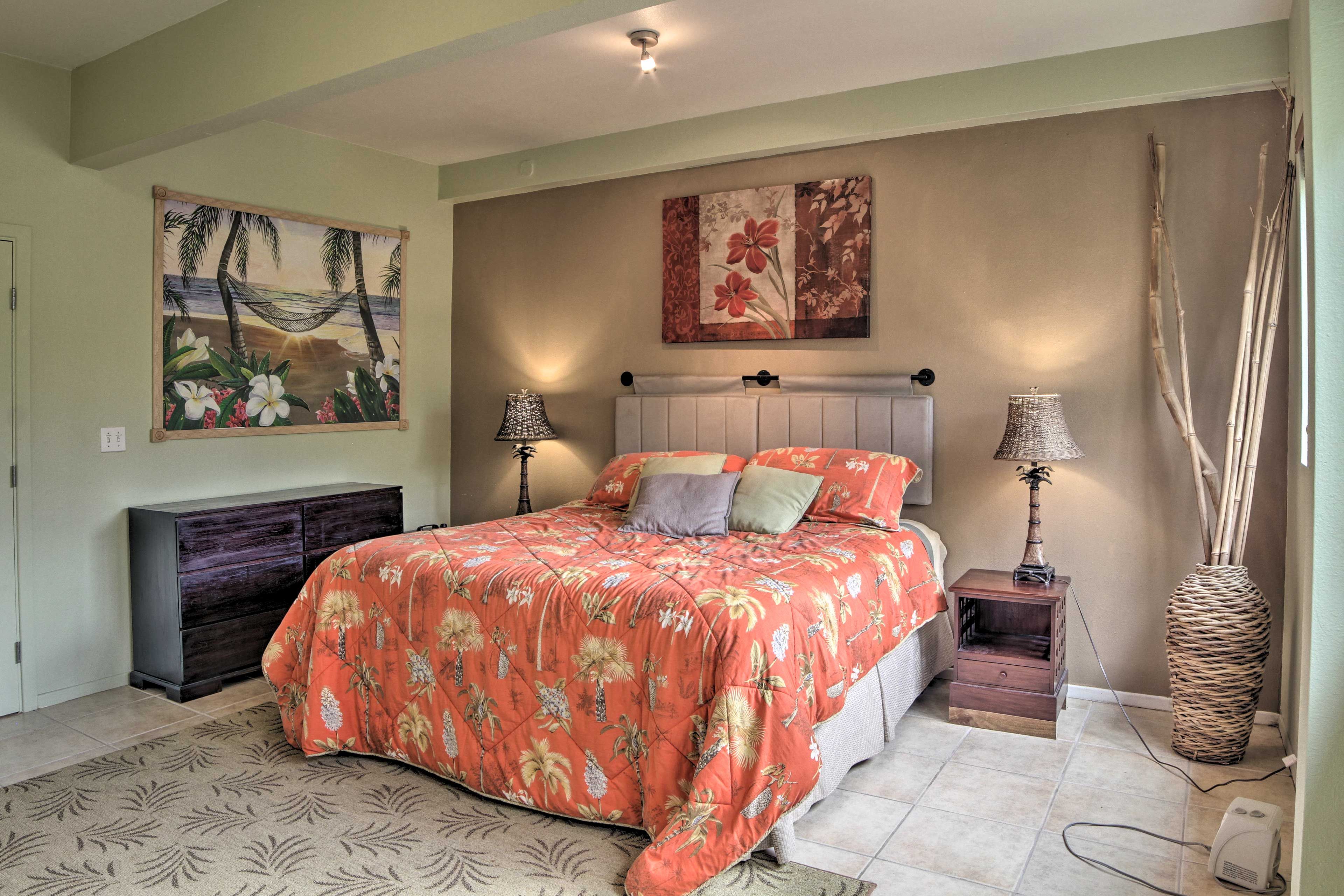 Bedroom 1 | King Bed | 1st Floor | Linens Provided | En-Suite Bathroom