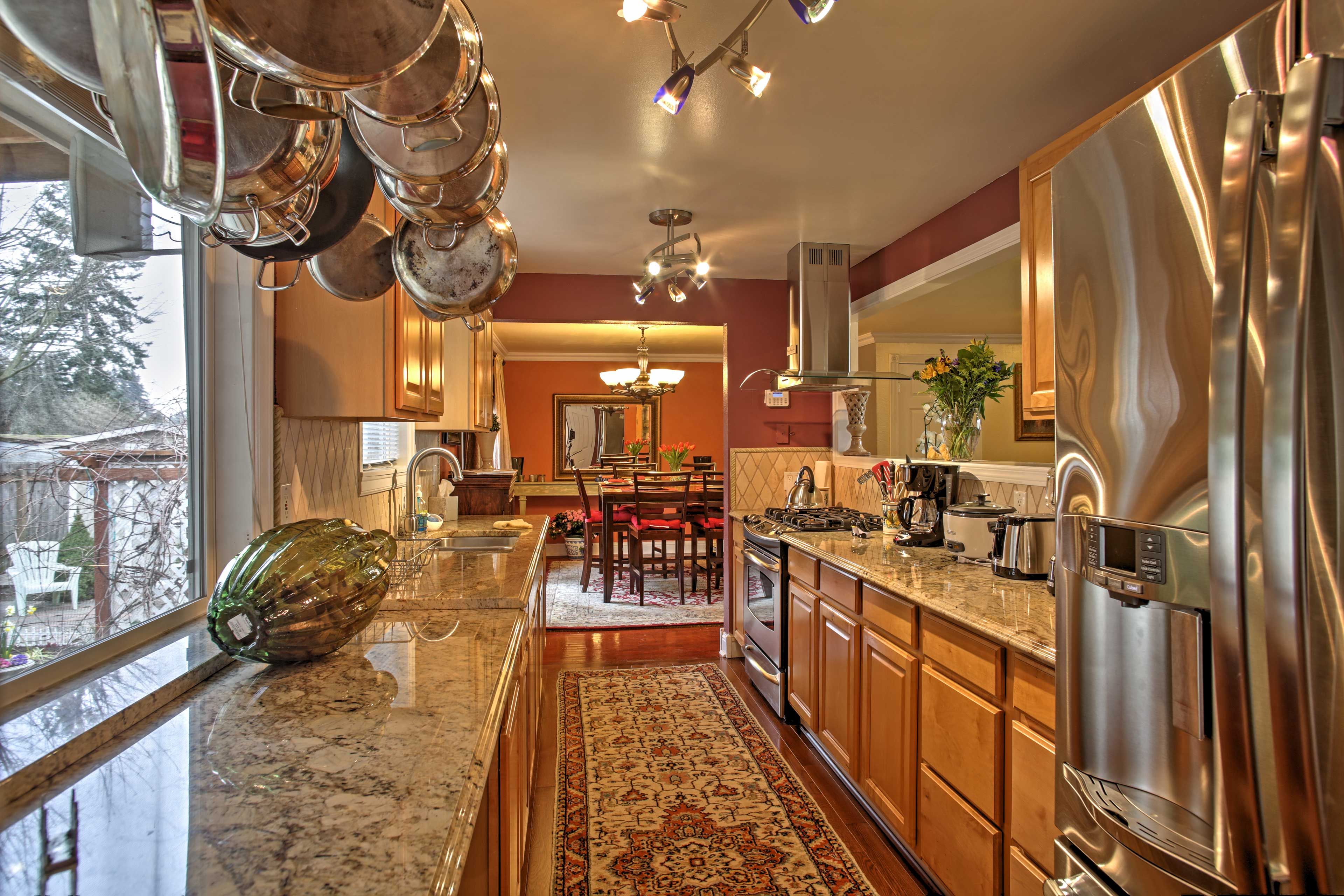 Kitchen | Toaster | Trash Bags & Paper Towels