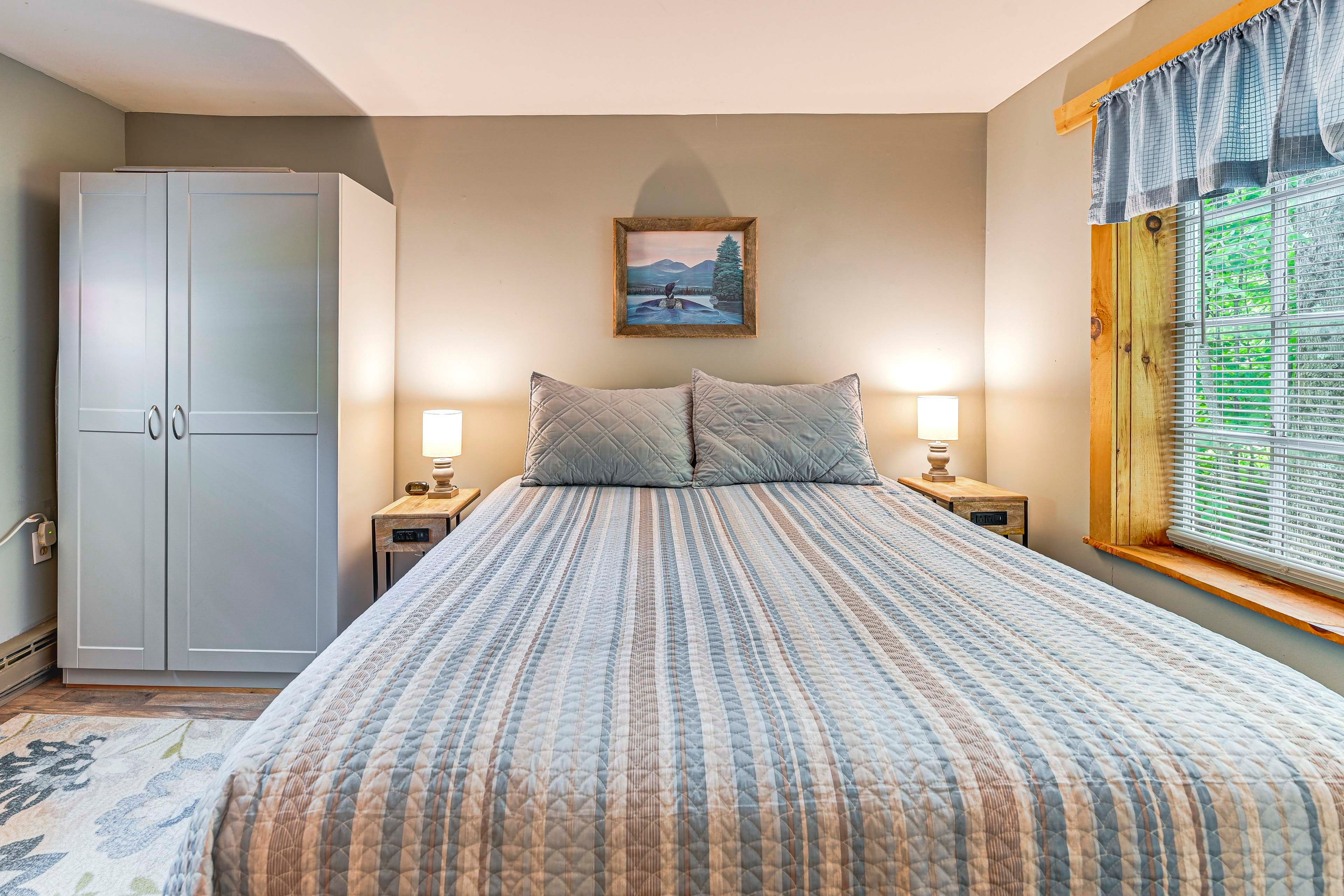 Bedroom 1 | Queen Bed