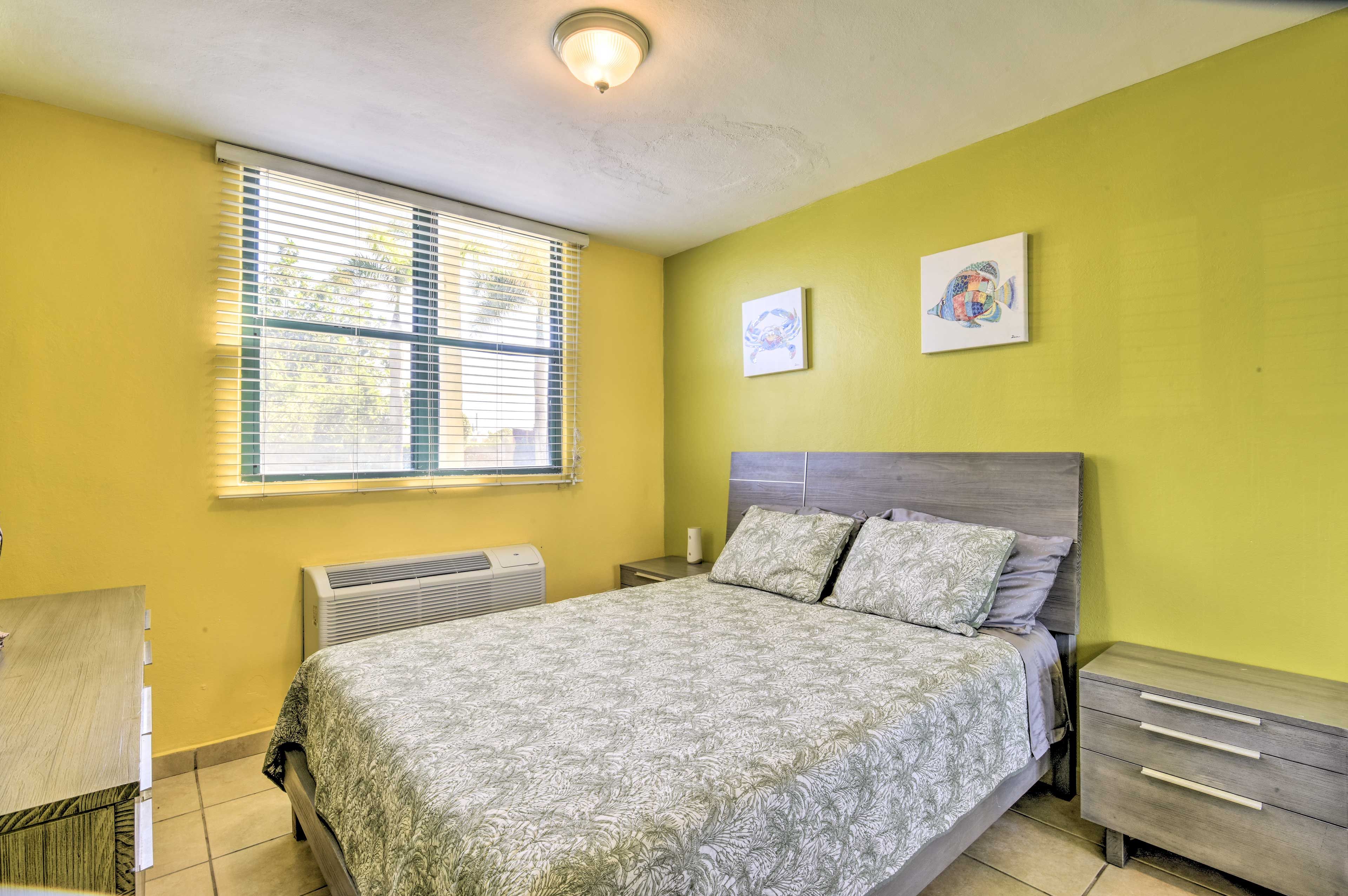 Bedroom 2 | Queen Bed