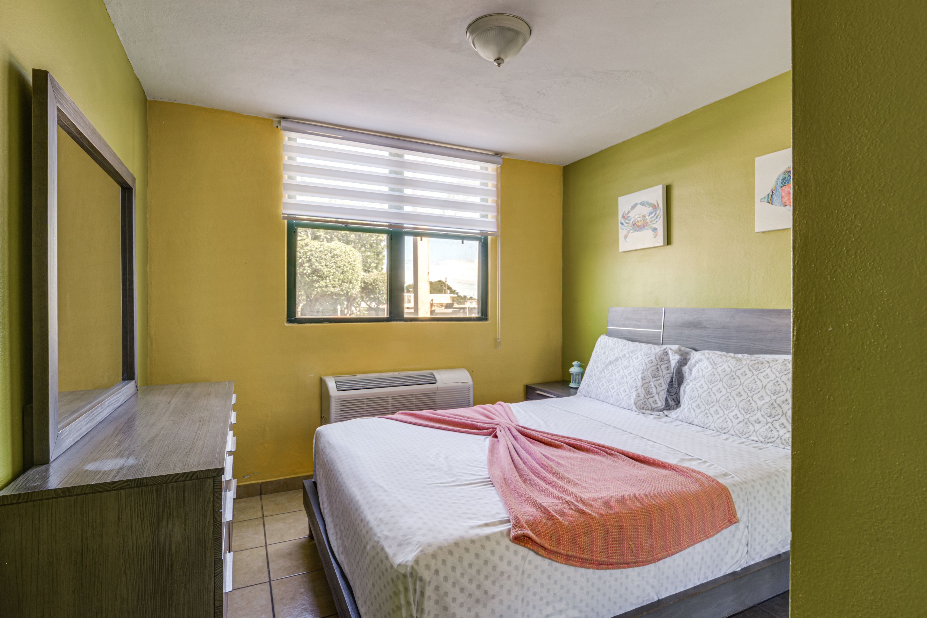 Bedroom 2 | Queen Bed