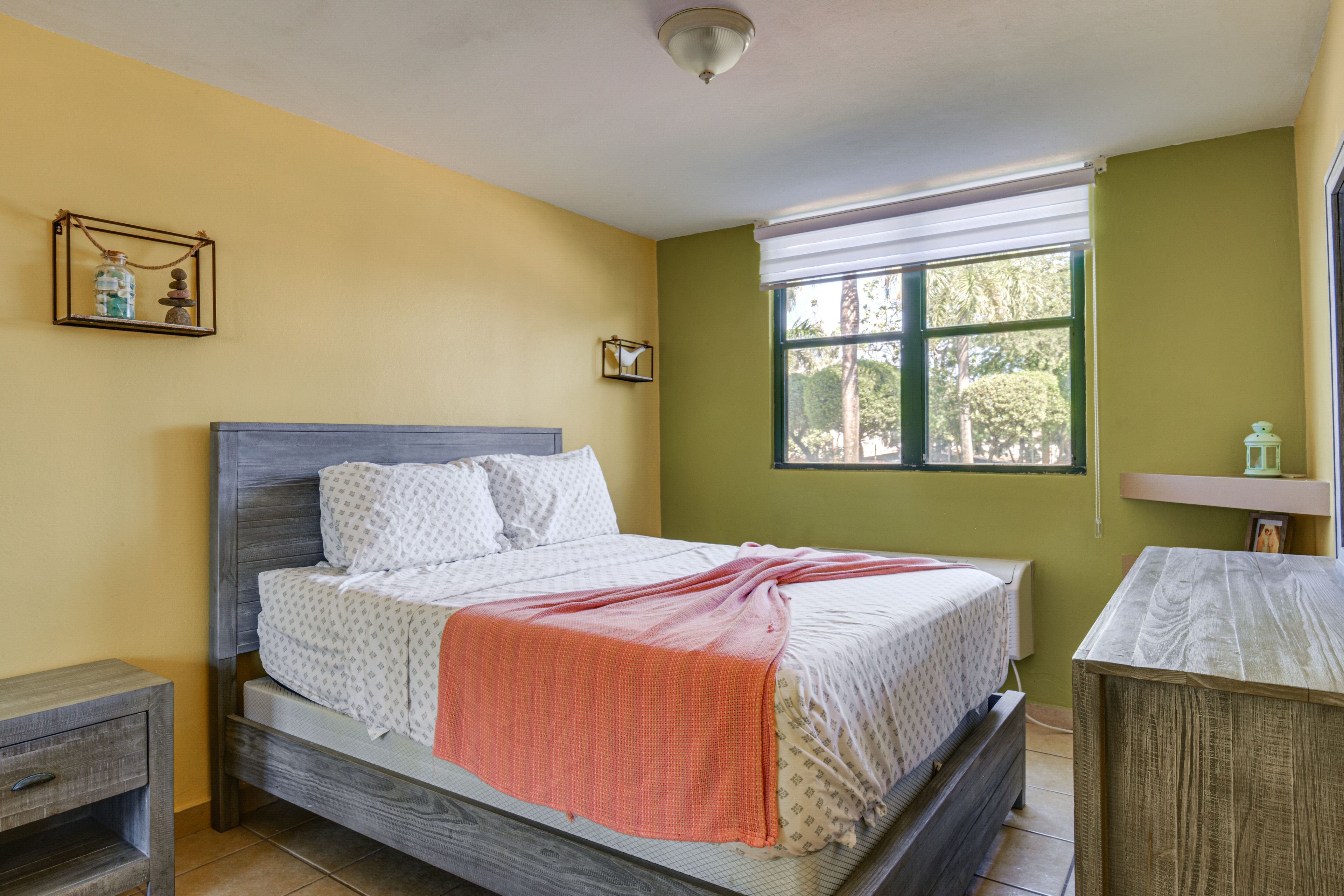 Bedroom 3 | Queen Bed