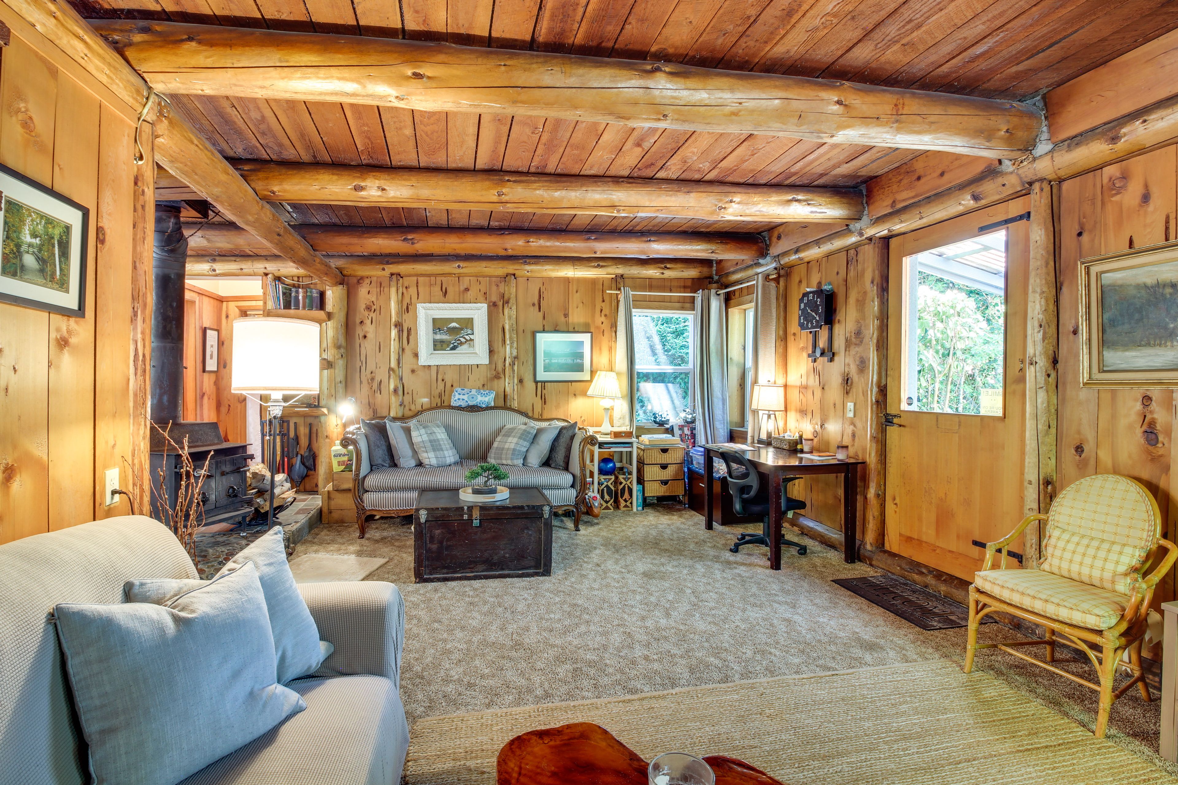 Living Room | Cable TV | Wood-Burning Stove