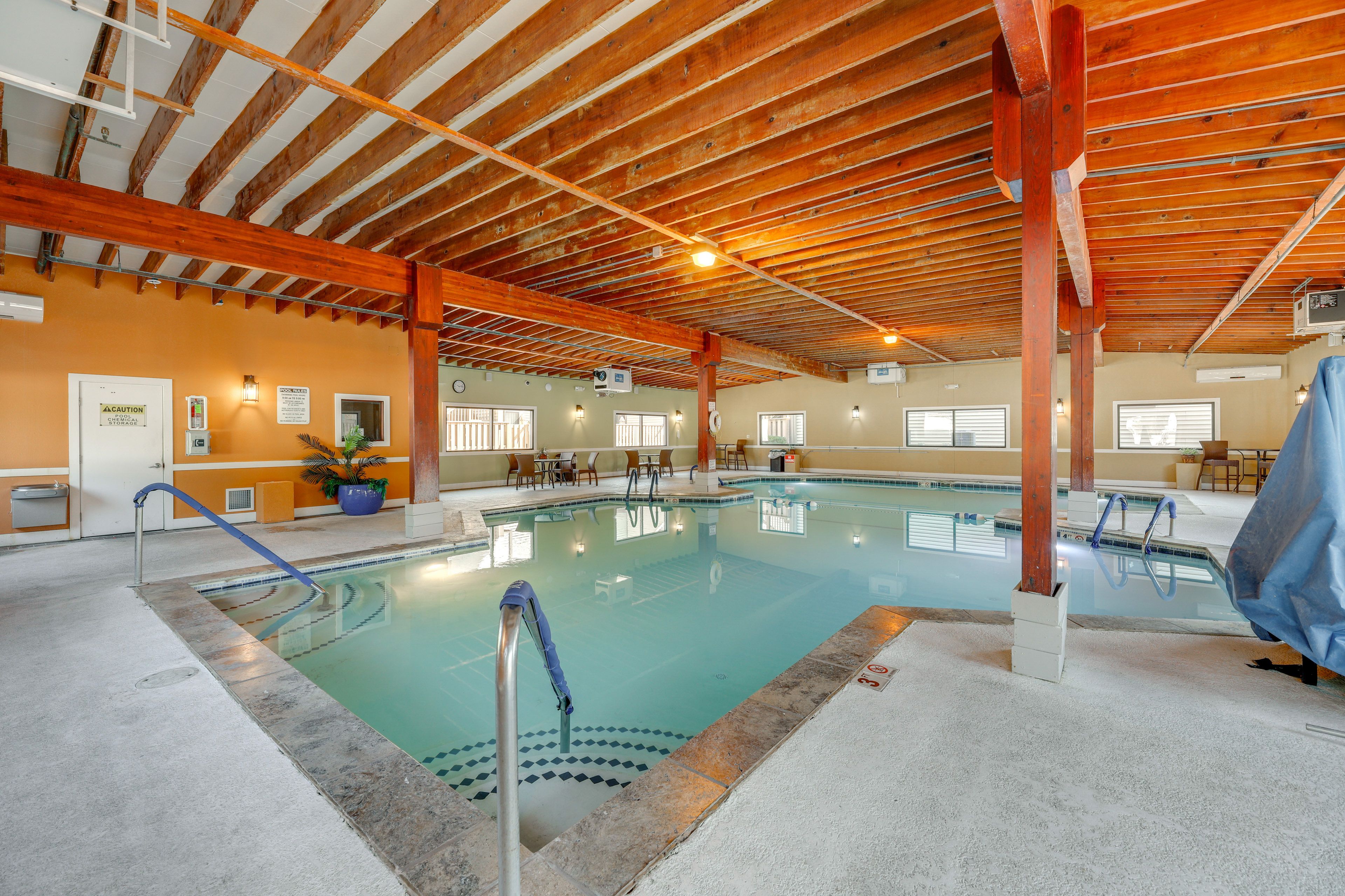 Community Amenities | Indoor Pool