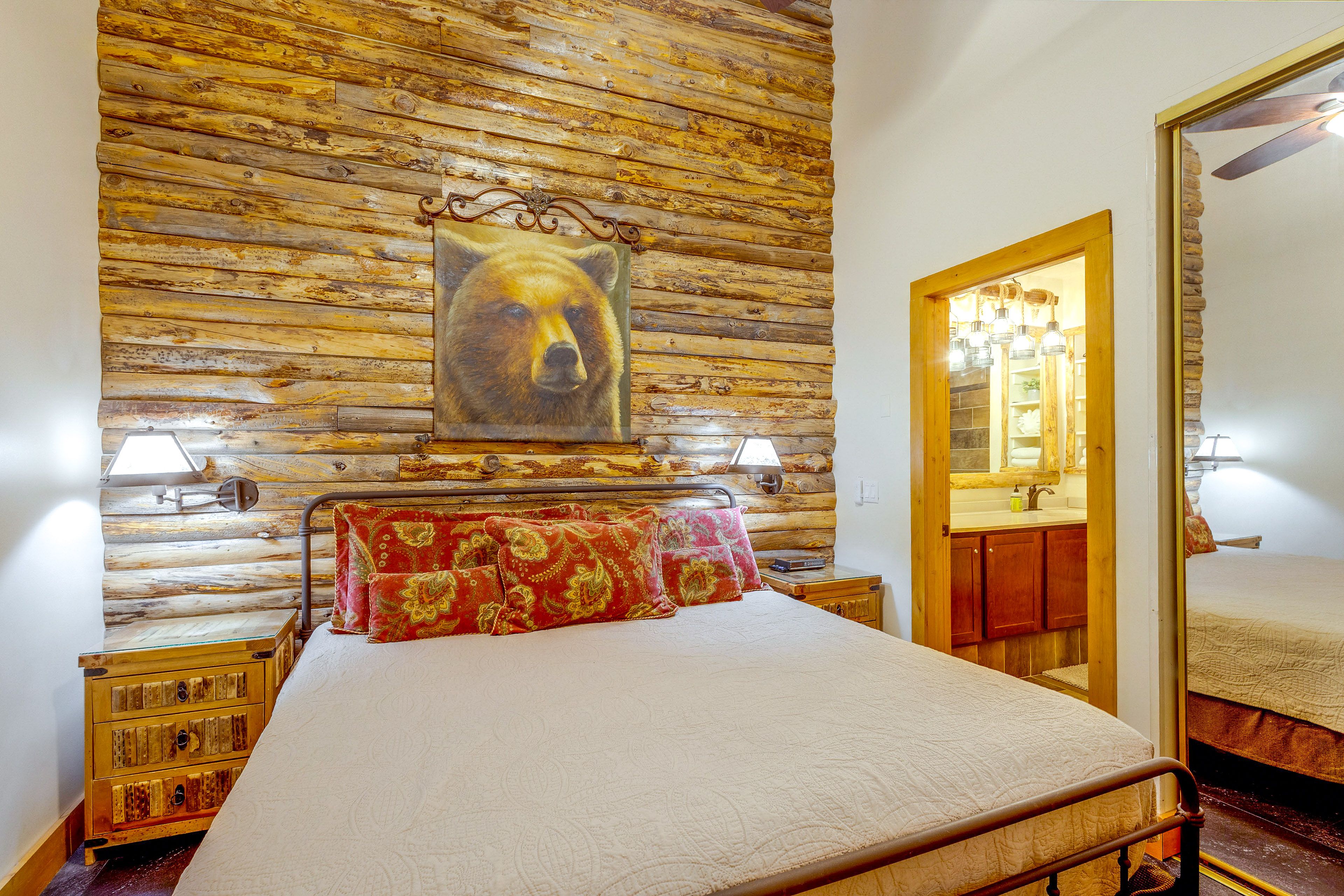 Bedroom 1 | King Bed | 1st Floor