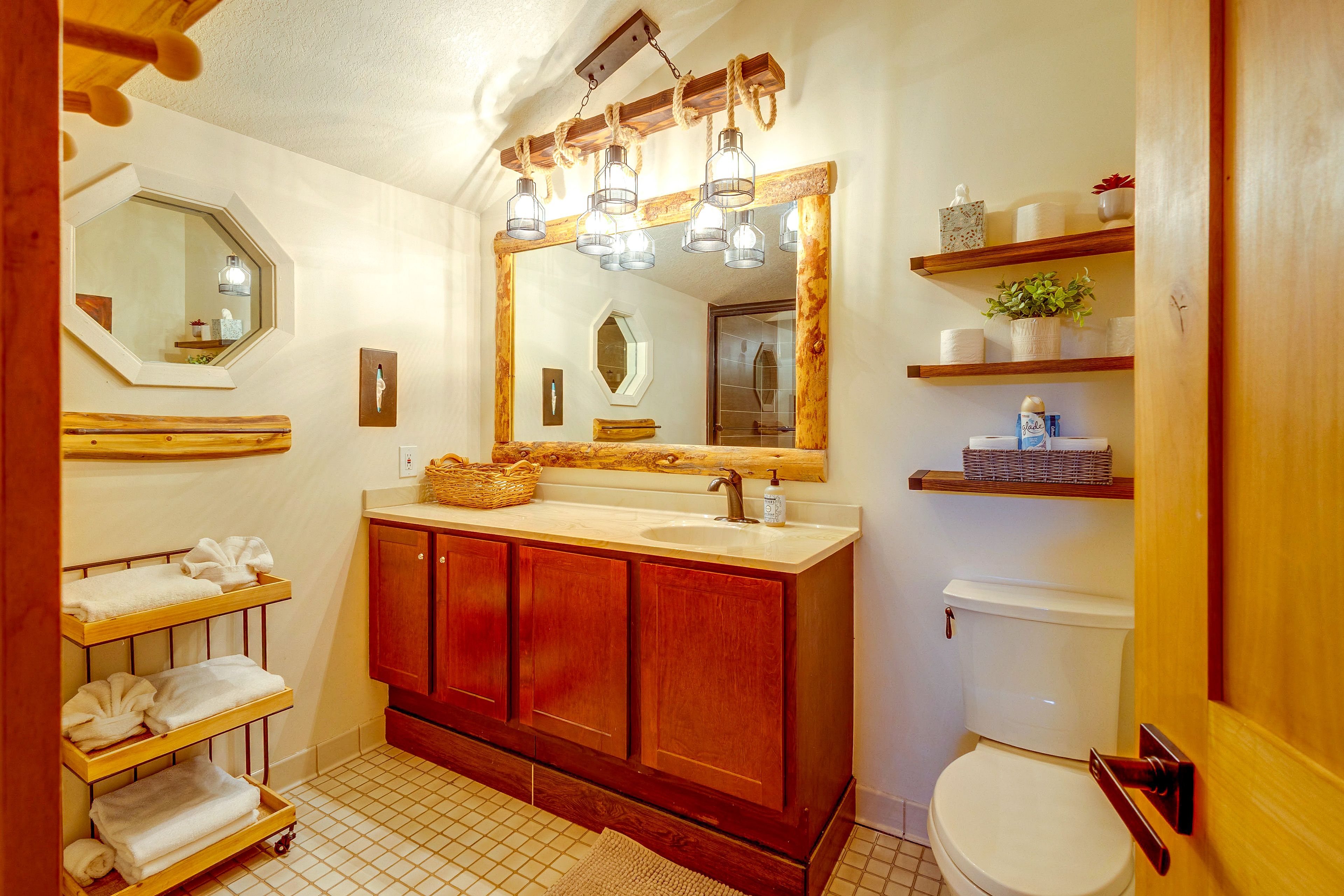 Full Bathroom | 2nd Floor