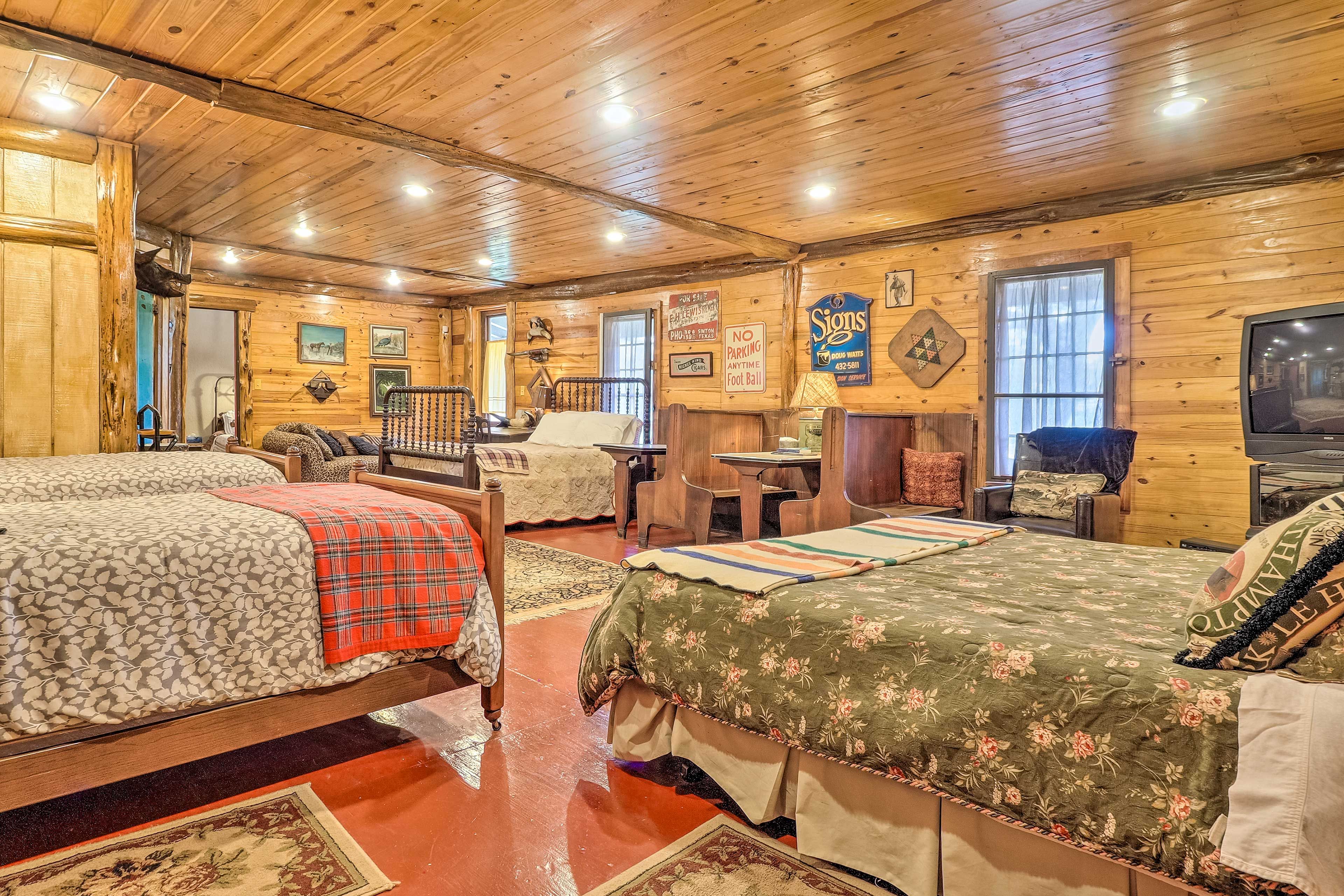 Bedroom 4 | King Bed | Full Bed | 2 Twin Beds