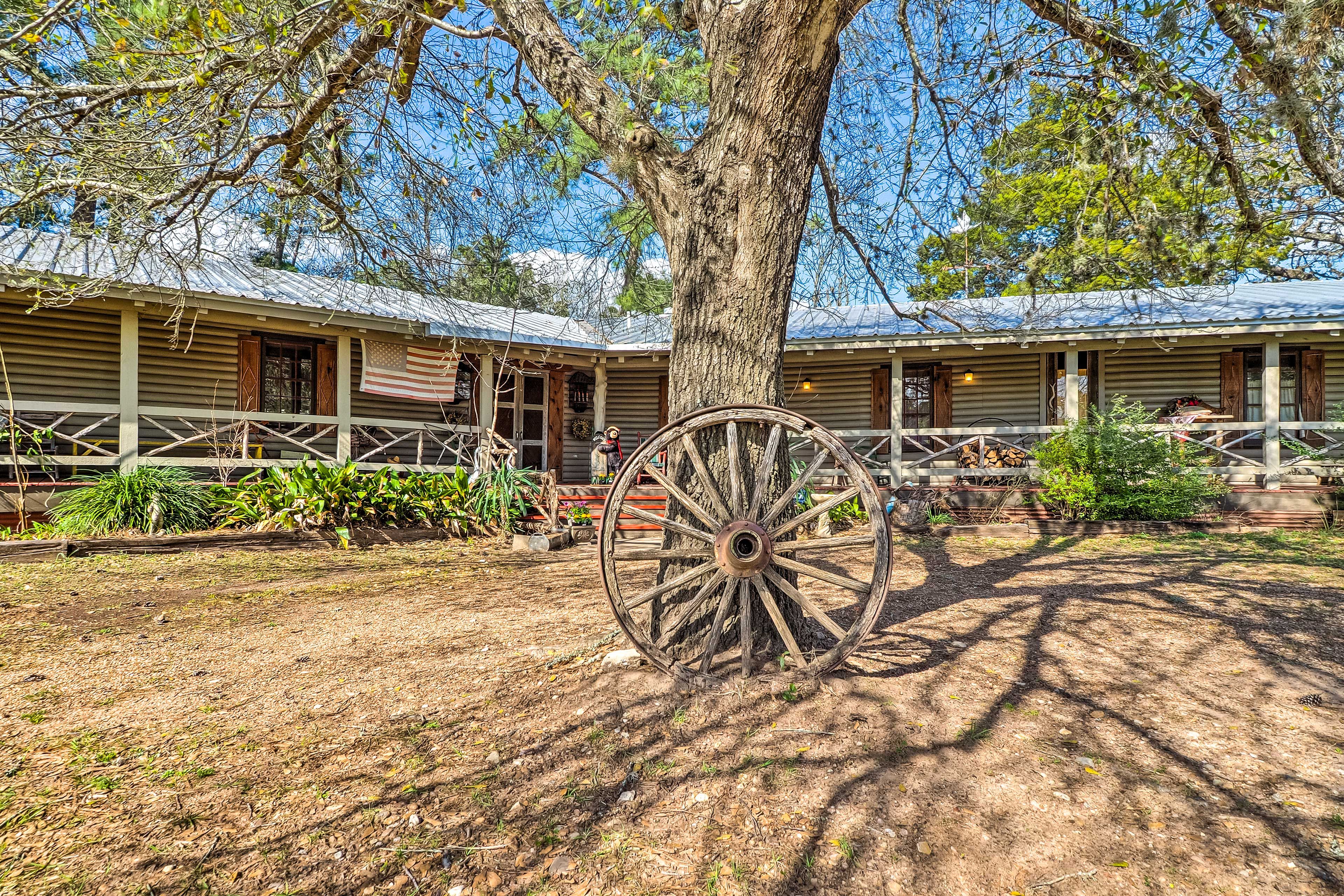 La Grange Vacation Rental | 4BR | 4.5BA | 4,000 Sq Ft | Step-Free Access