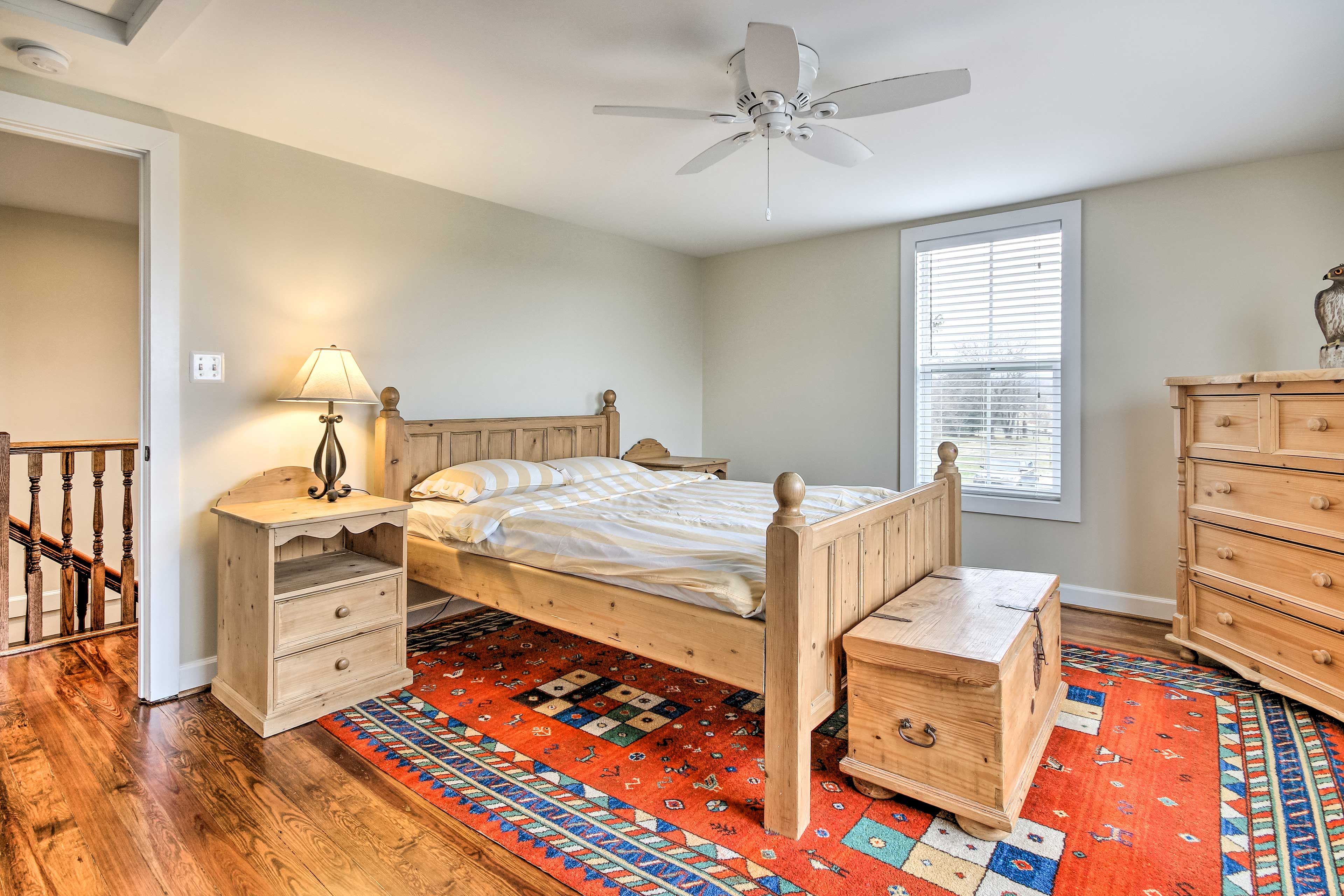 Bedroom 1 | Queen Bed | 2nd Floor | Linens Provided