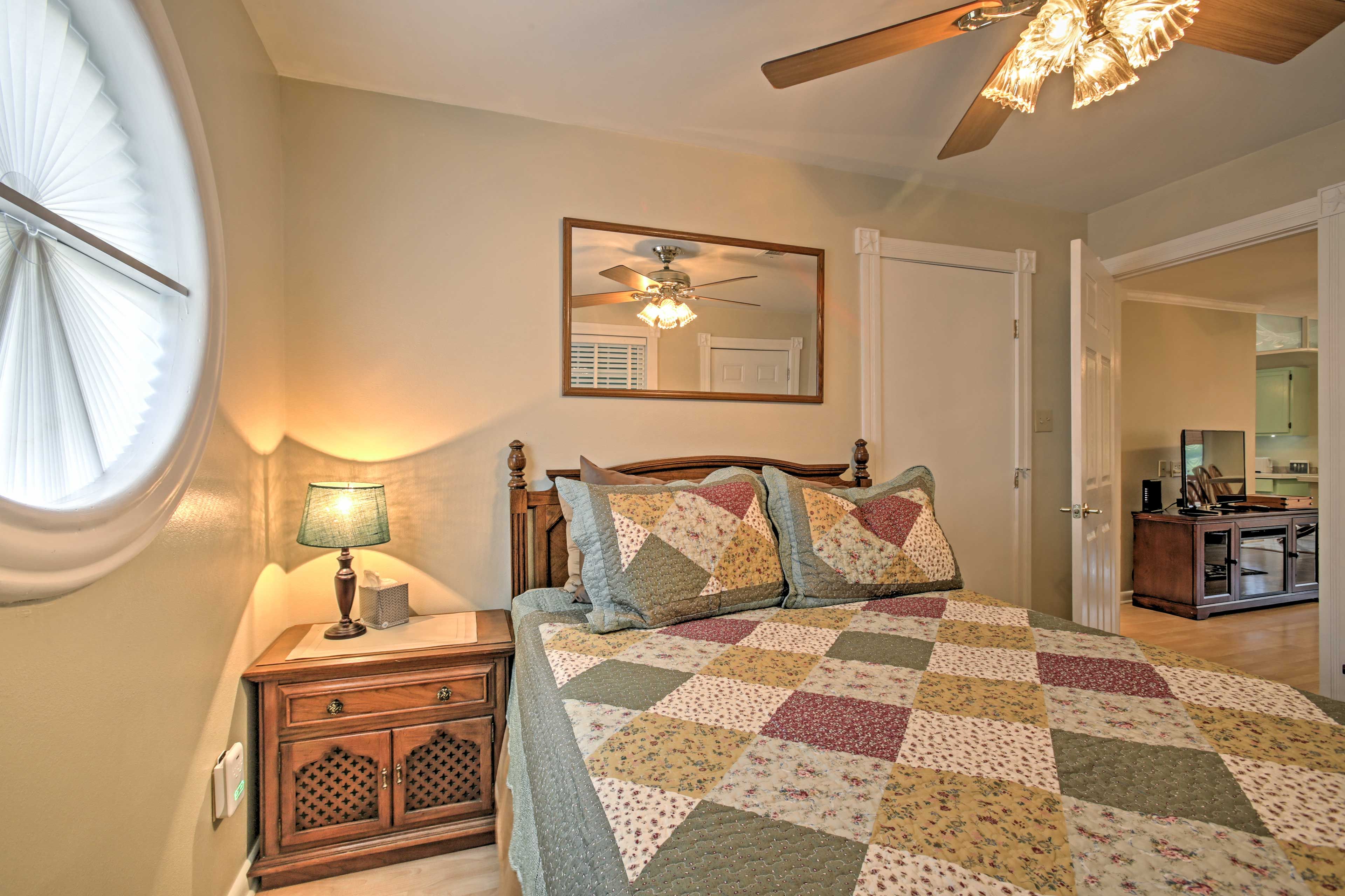 Bedroom 2 | Queen Bed