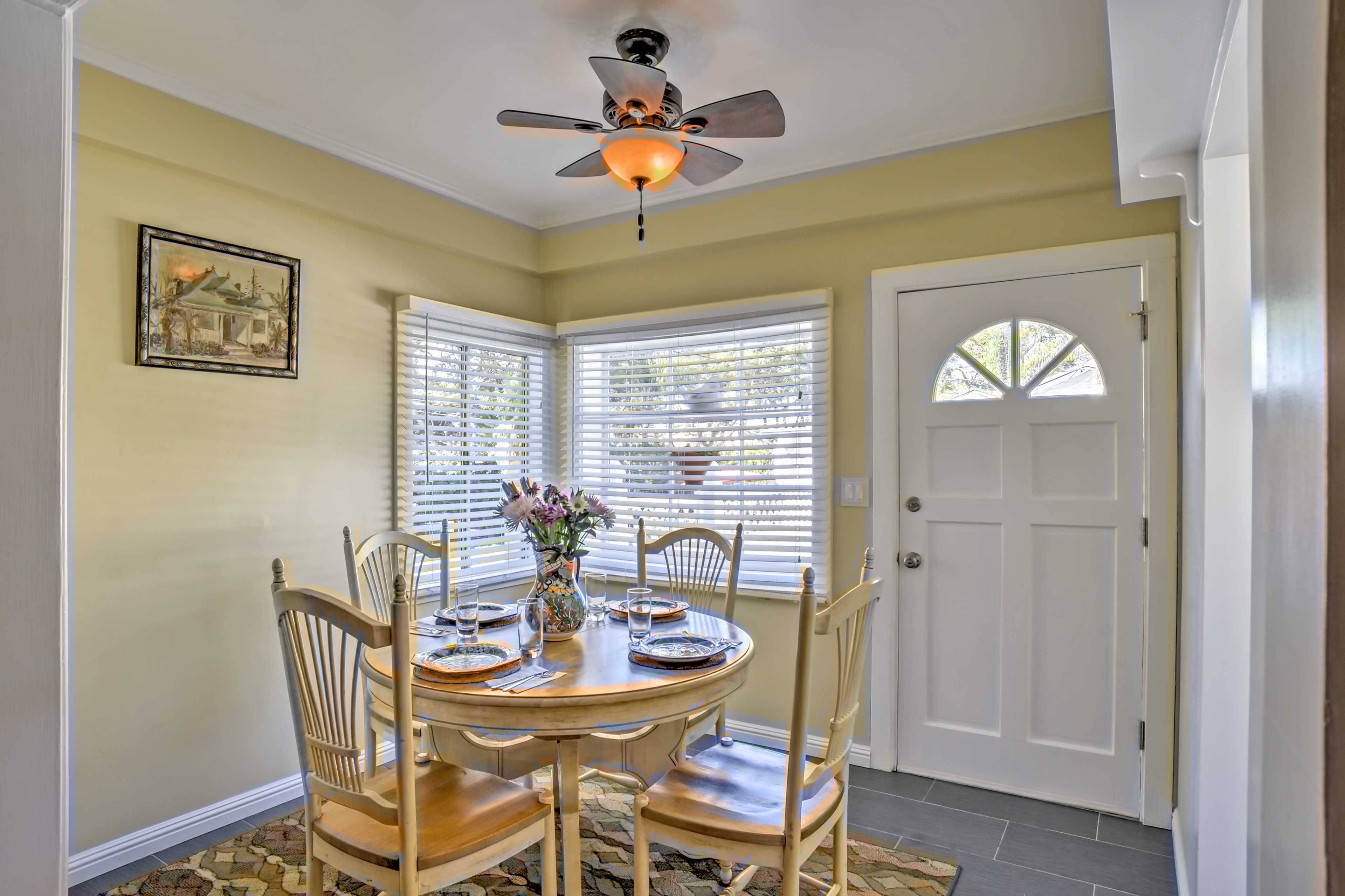 Dining Area | Dishware & Flatware Provided