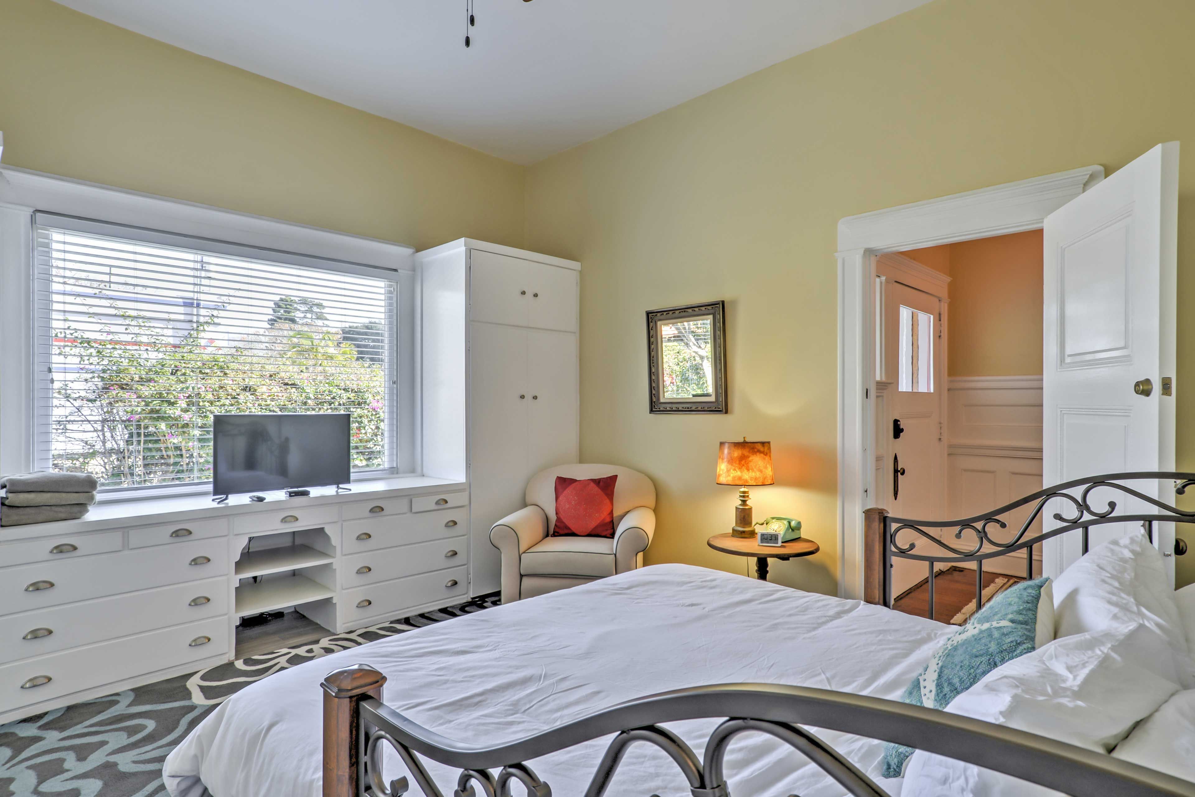 Bedroom 2 | Queen Futon