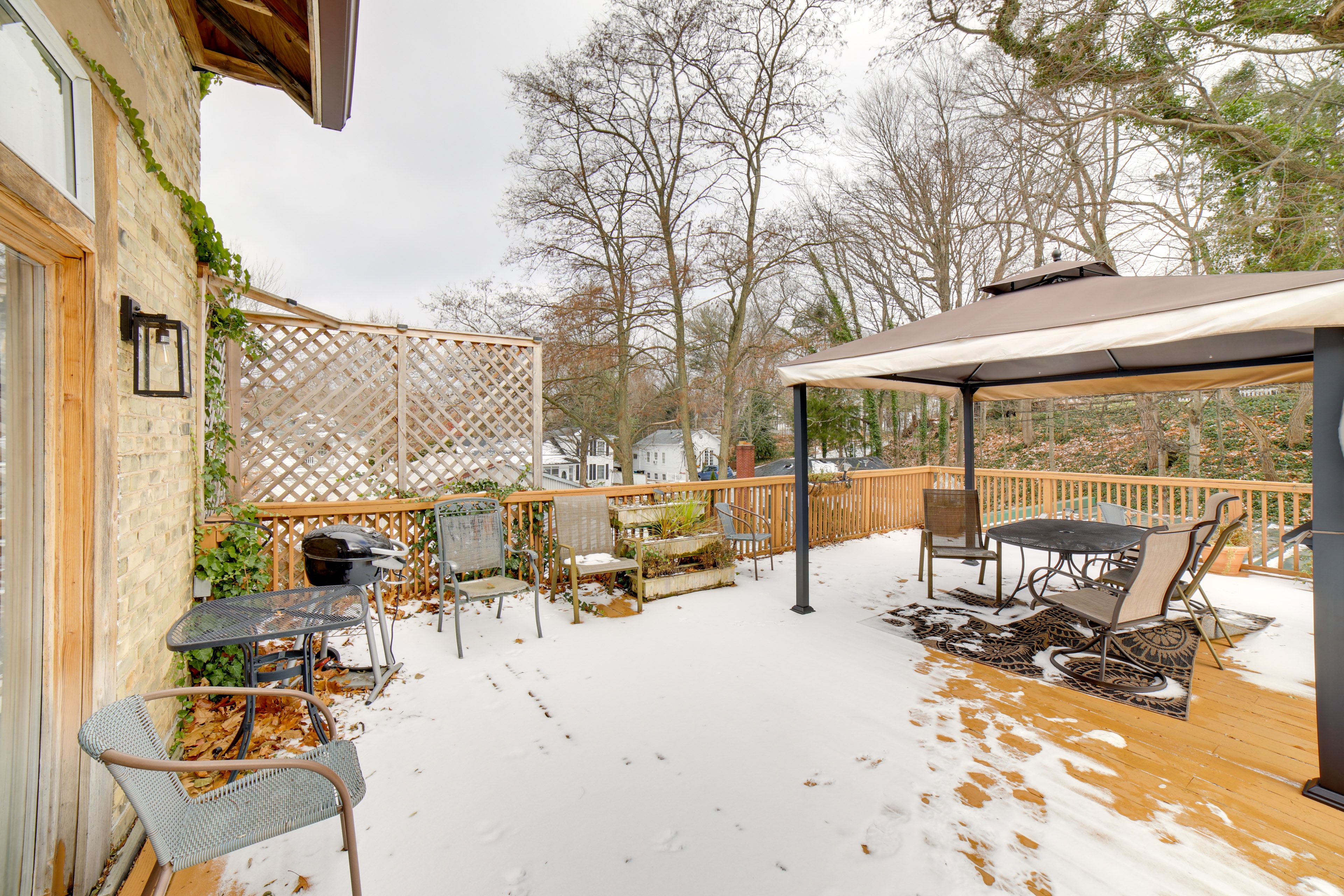 Furnished Deck | Grill
