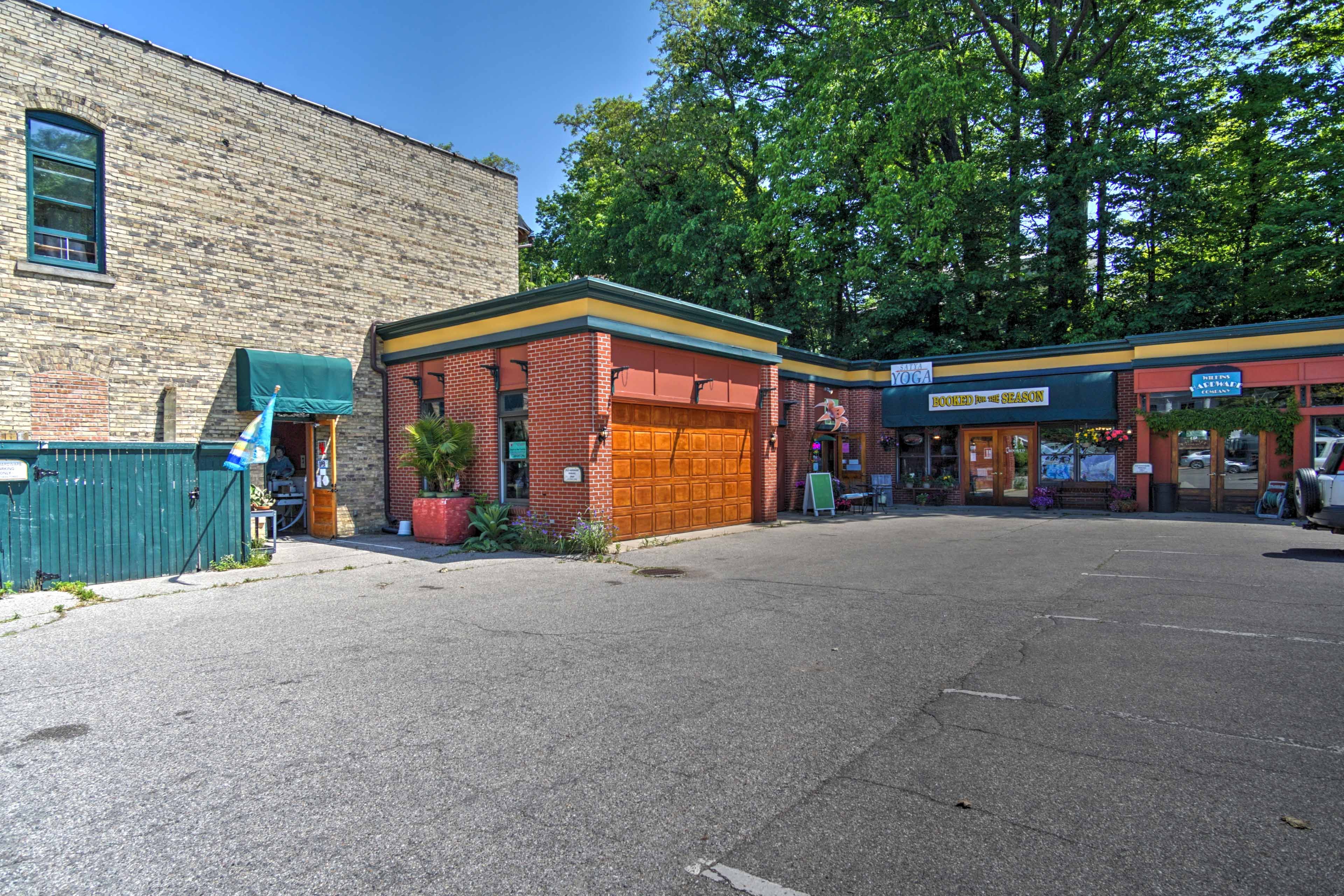 Exterior | Parking | Driveway (2 Vehicles)