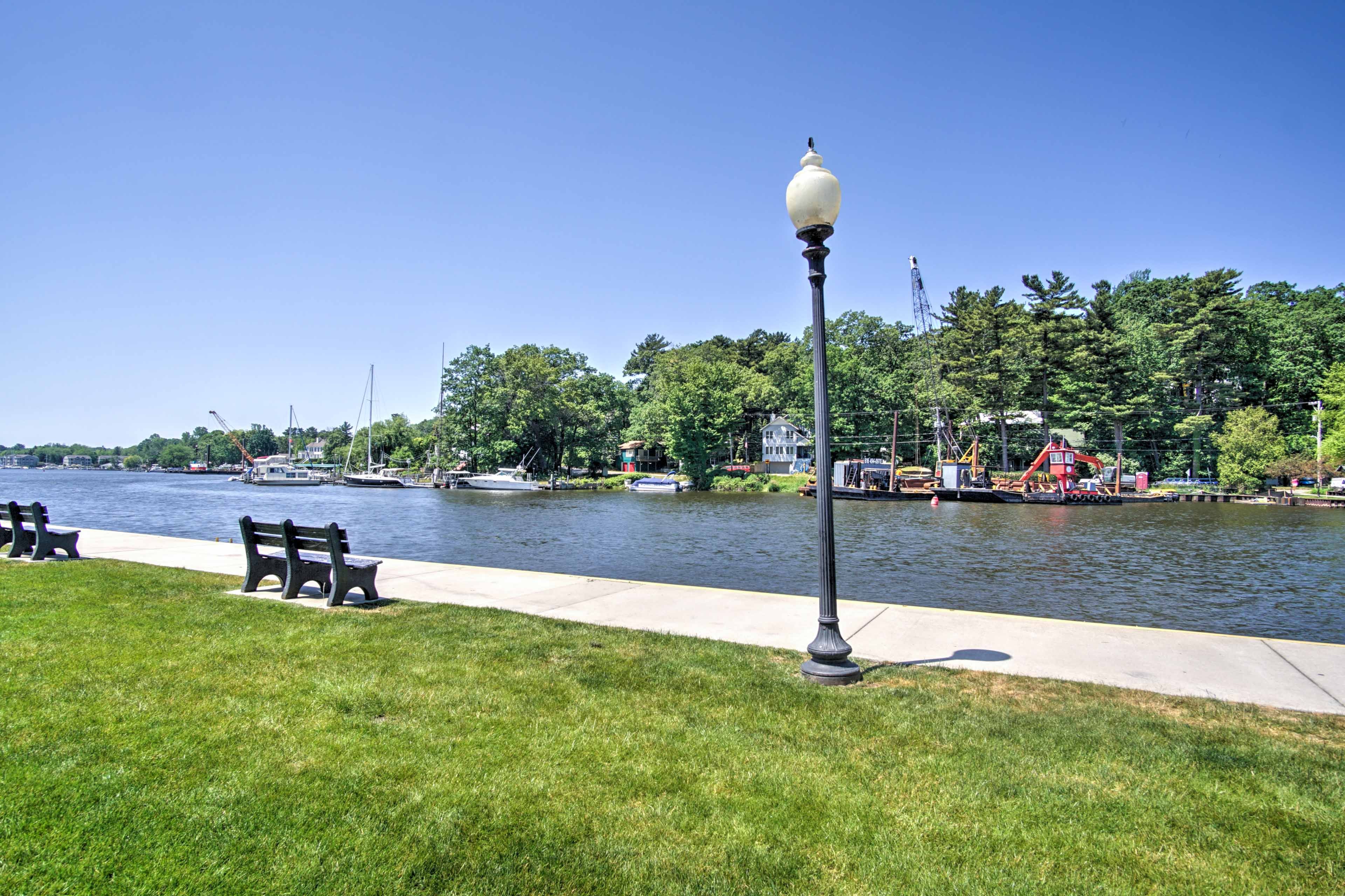 Surrounding Area | Walkable Location