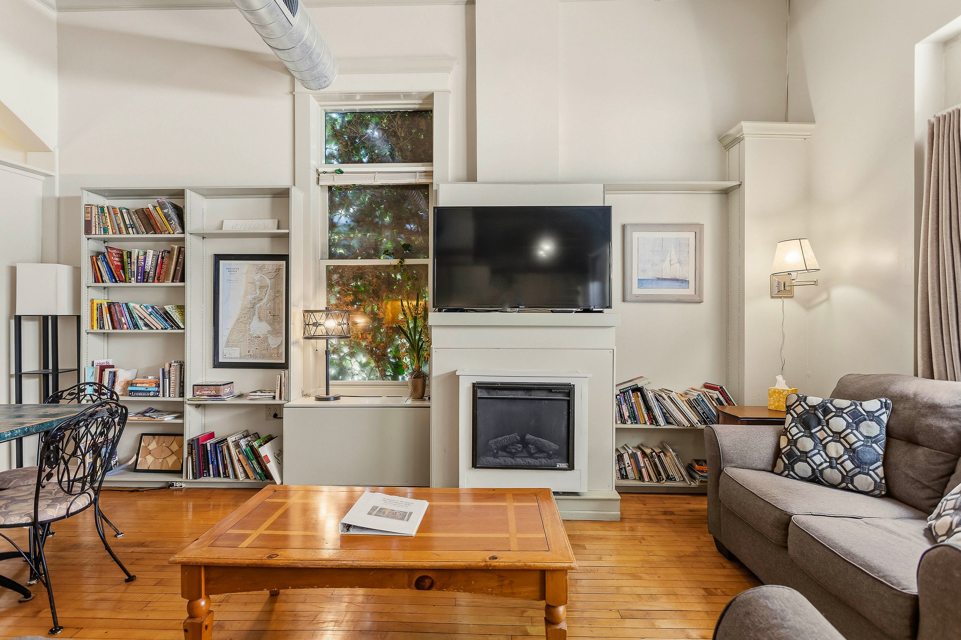 Living Room | Full Sleeper Sofa | Electric Fireplace | Free WiFi