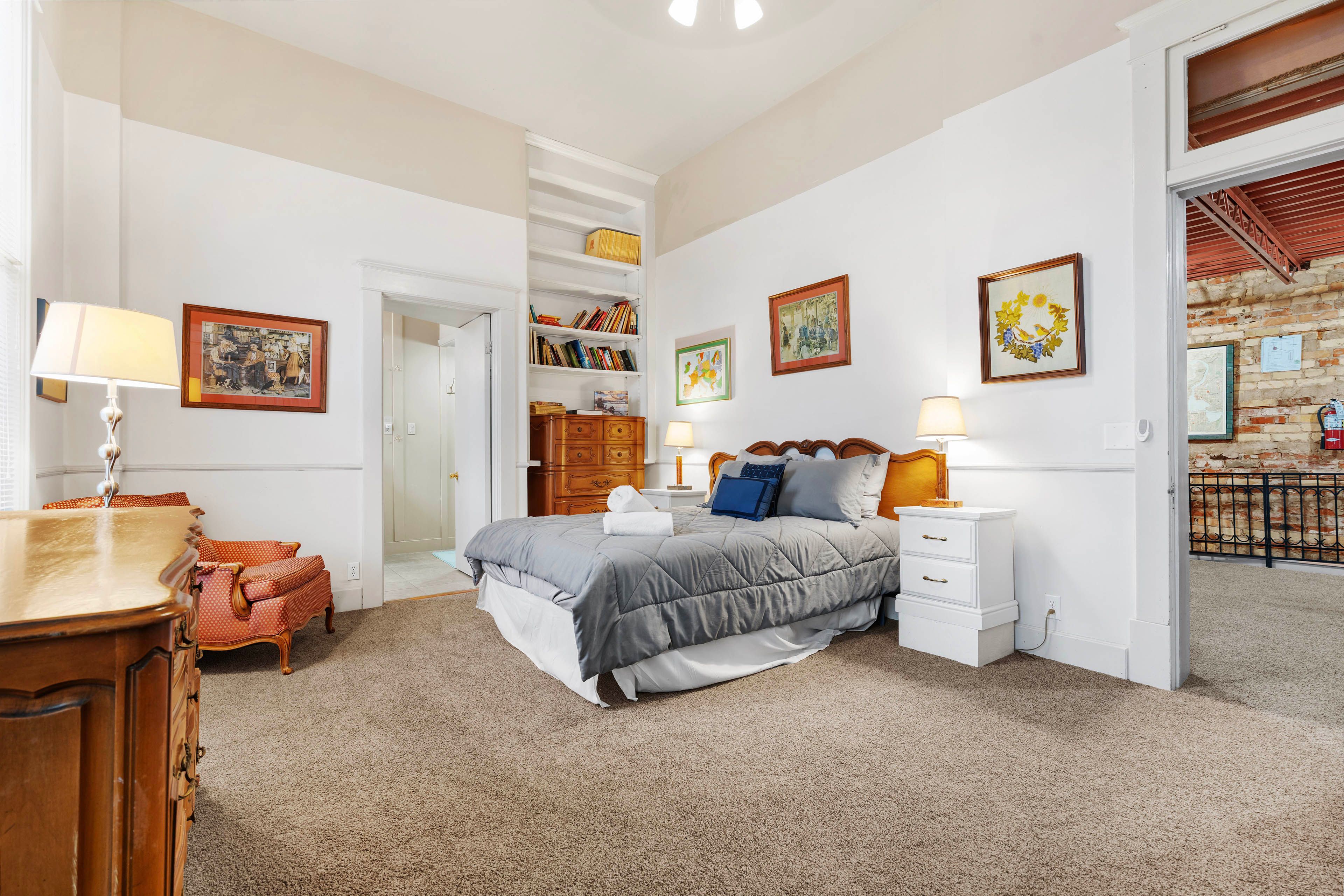 Bedroom 1 | Queen Bed | Main Floor