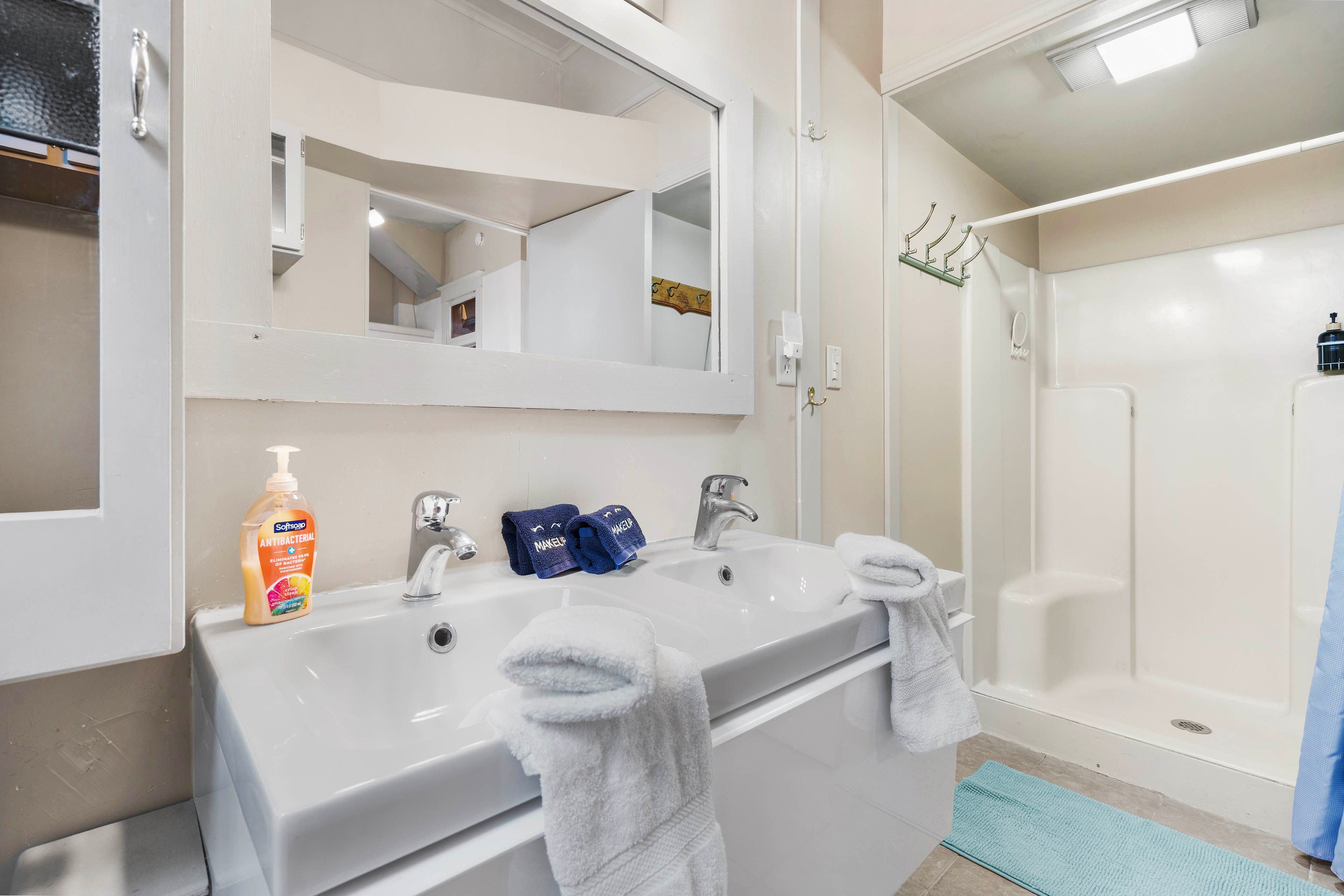 En-Suite Bathroom | Linens/Towels | Main Floor
