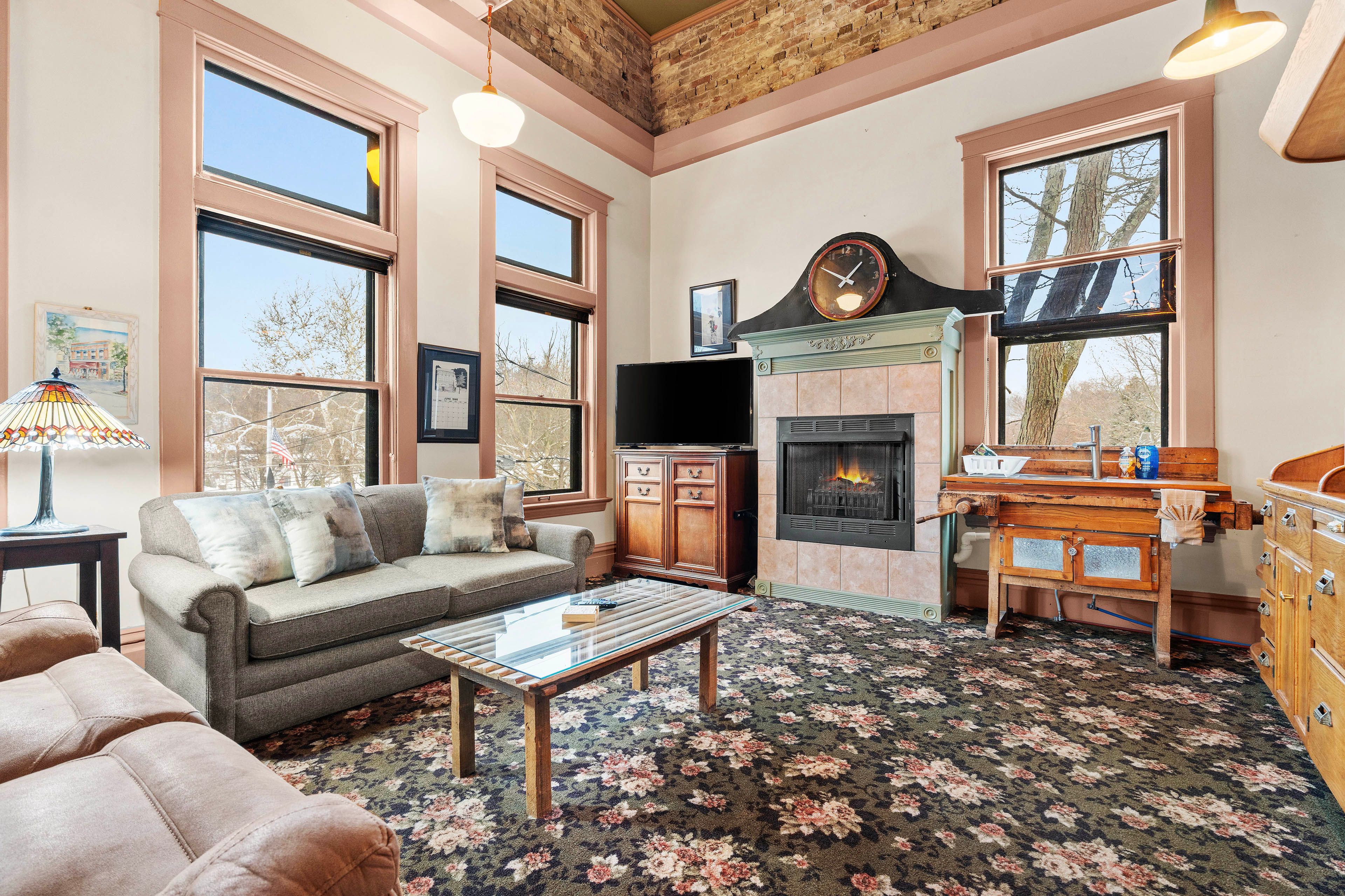 Living Room | Flat-Screen Cable TV | Full Sleeper Sofa | Main Floor