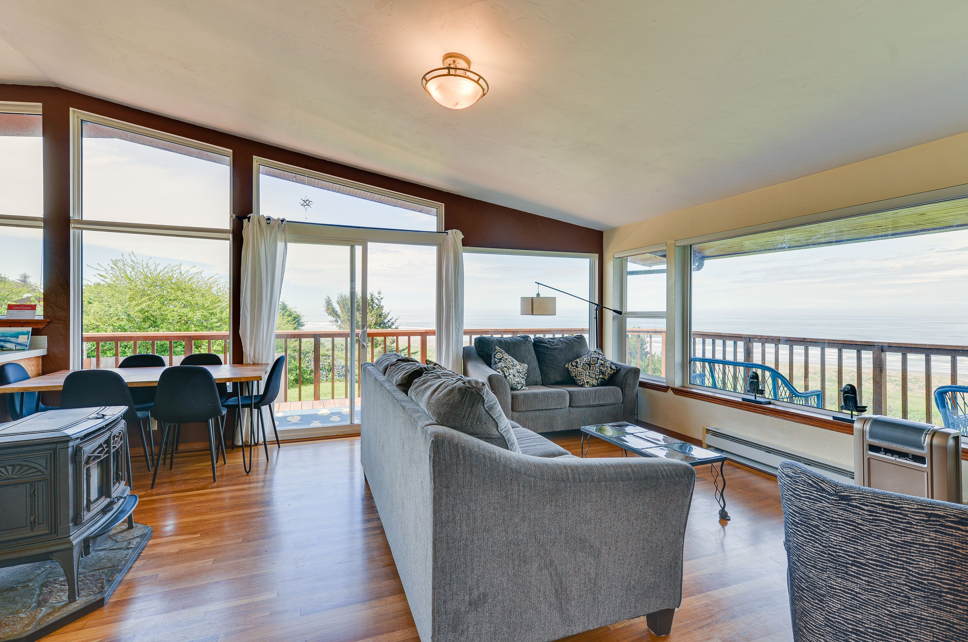 McKinleyville Vacation Rental | 3BR | 2BA | 1,420 Sq Ft | Stairs Required