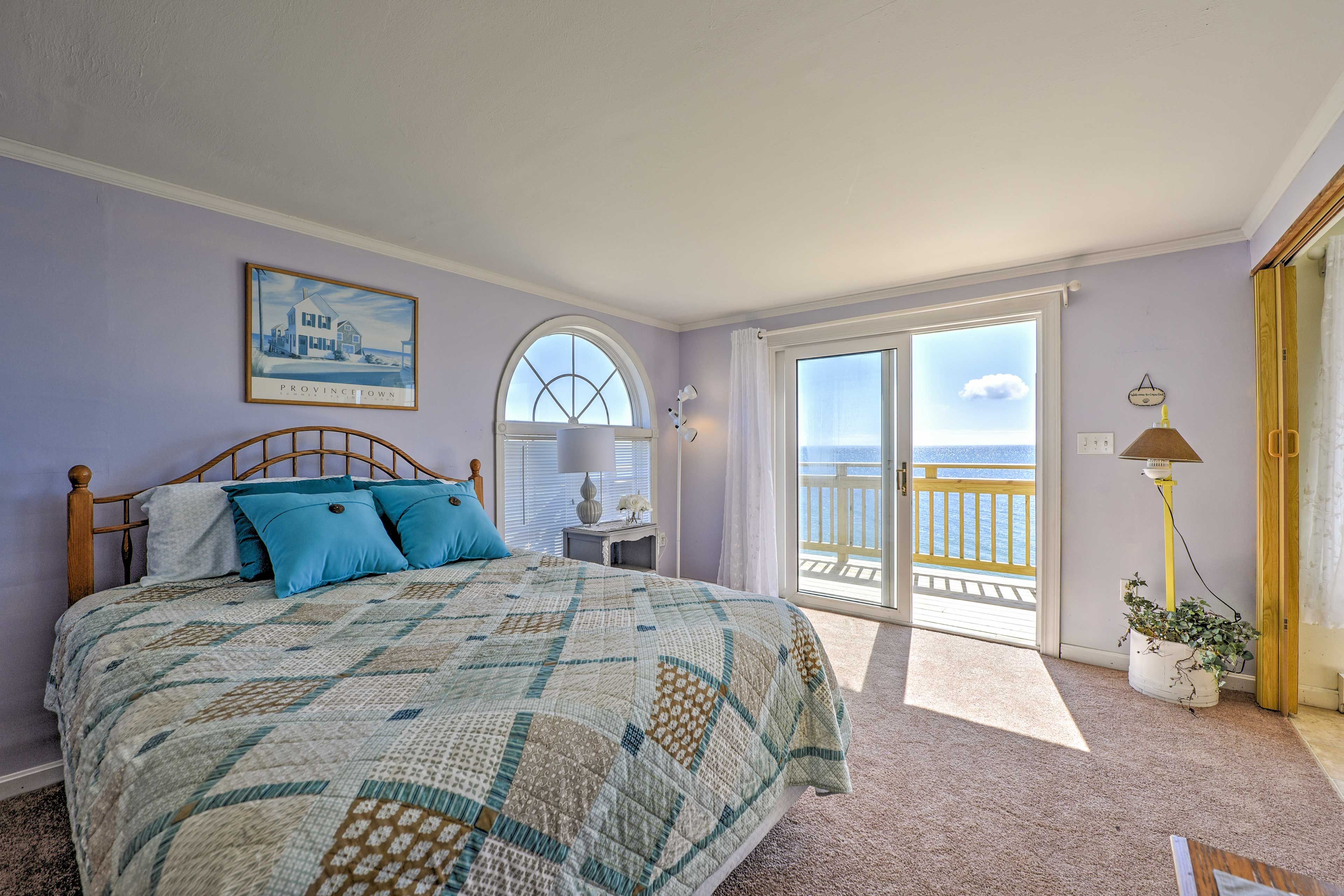 Bedroom 1 | Queen Bed