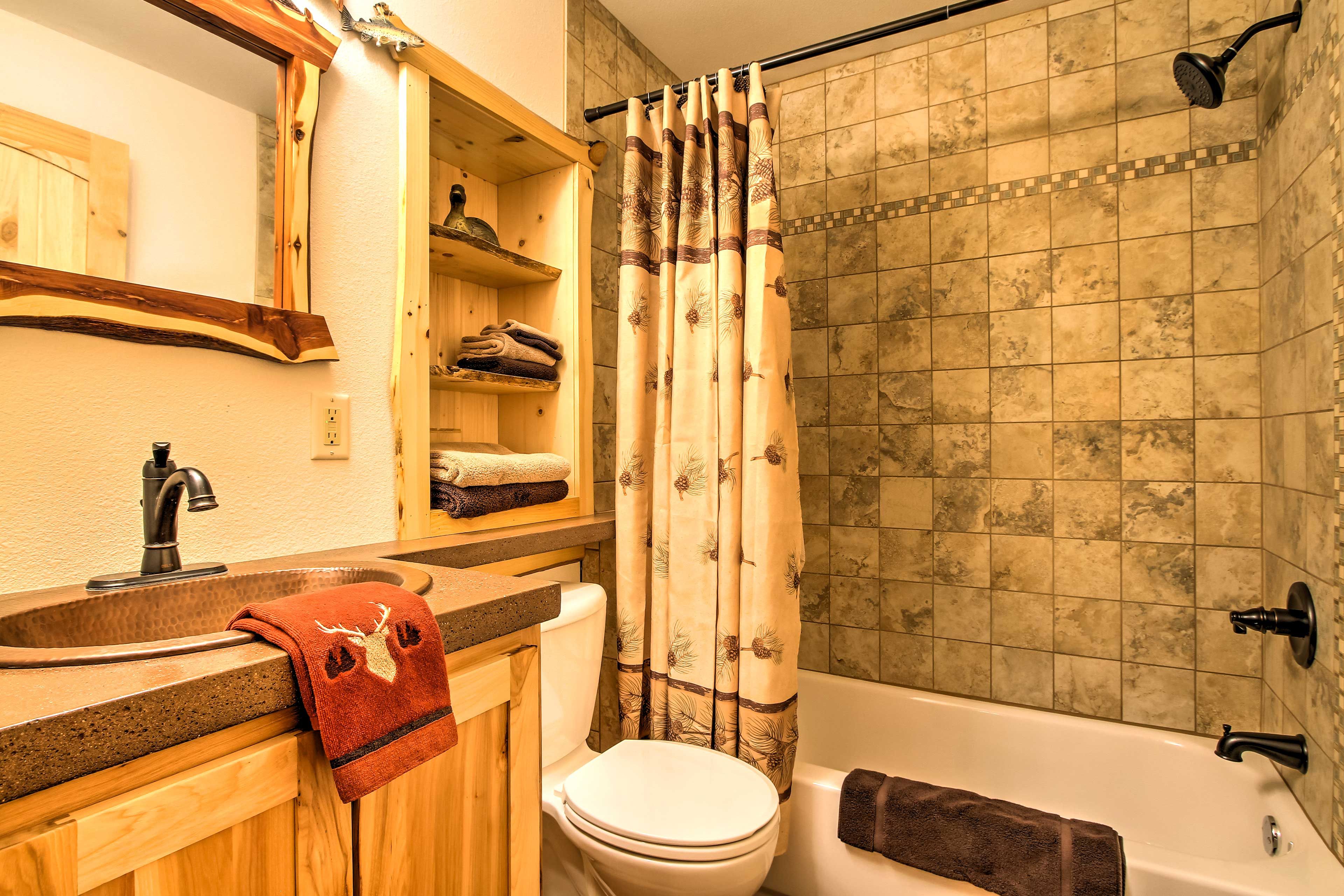Full Bathroom | Towels & Linens Provided
