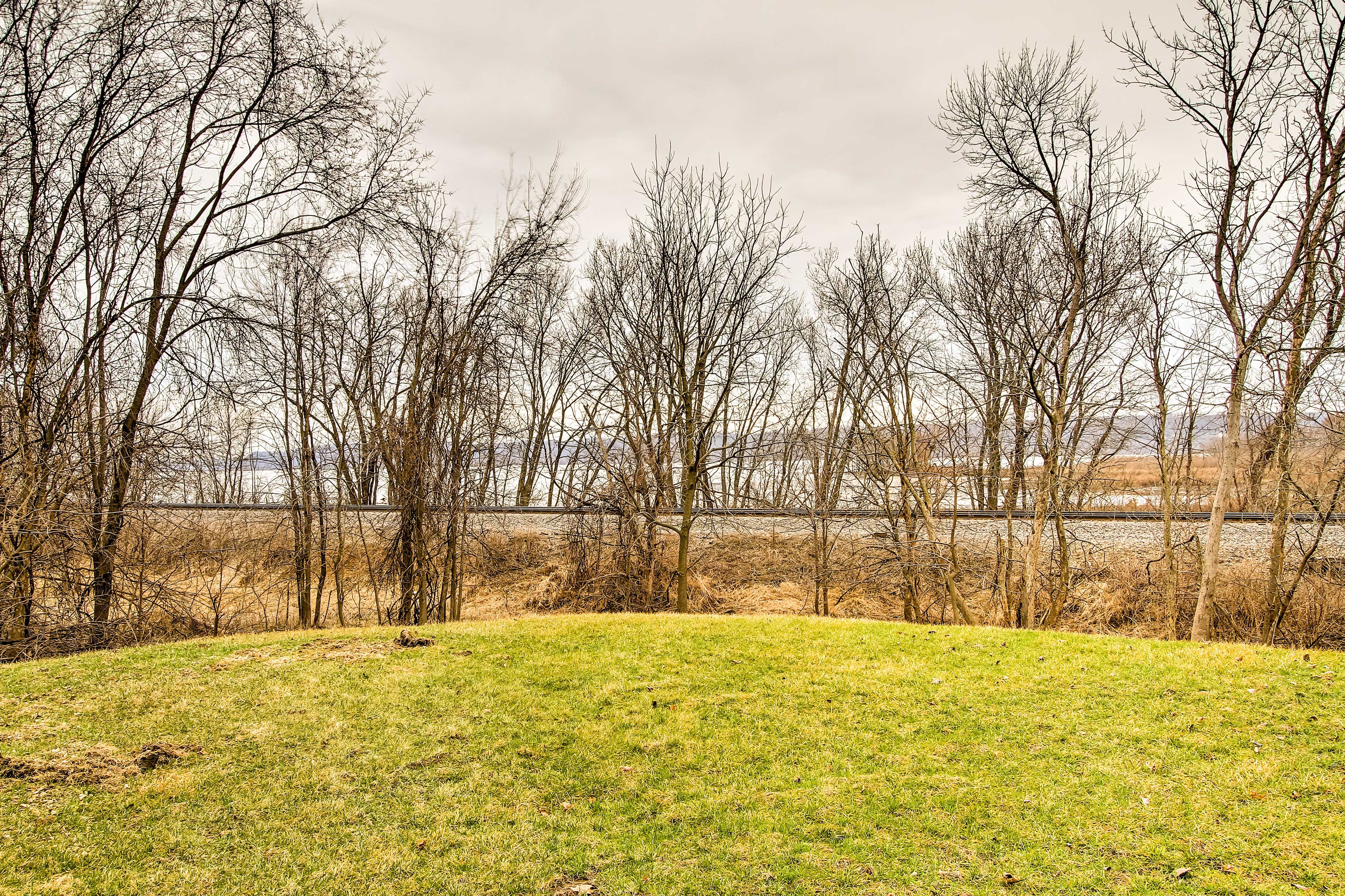 Exterior | River Views | Open Parking Lot