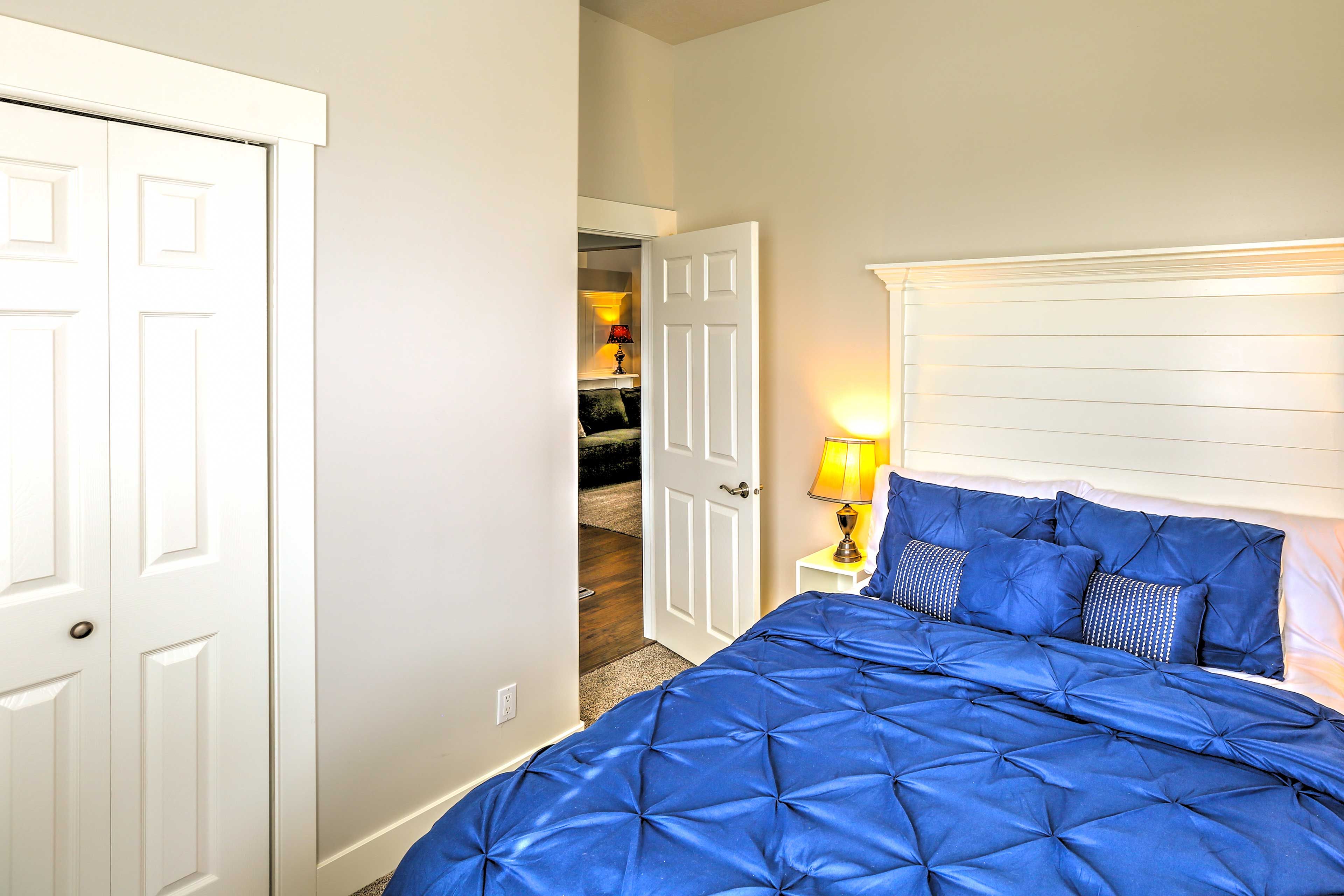 Bedroom 3 | Queen Bed
