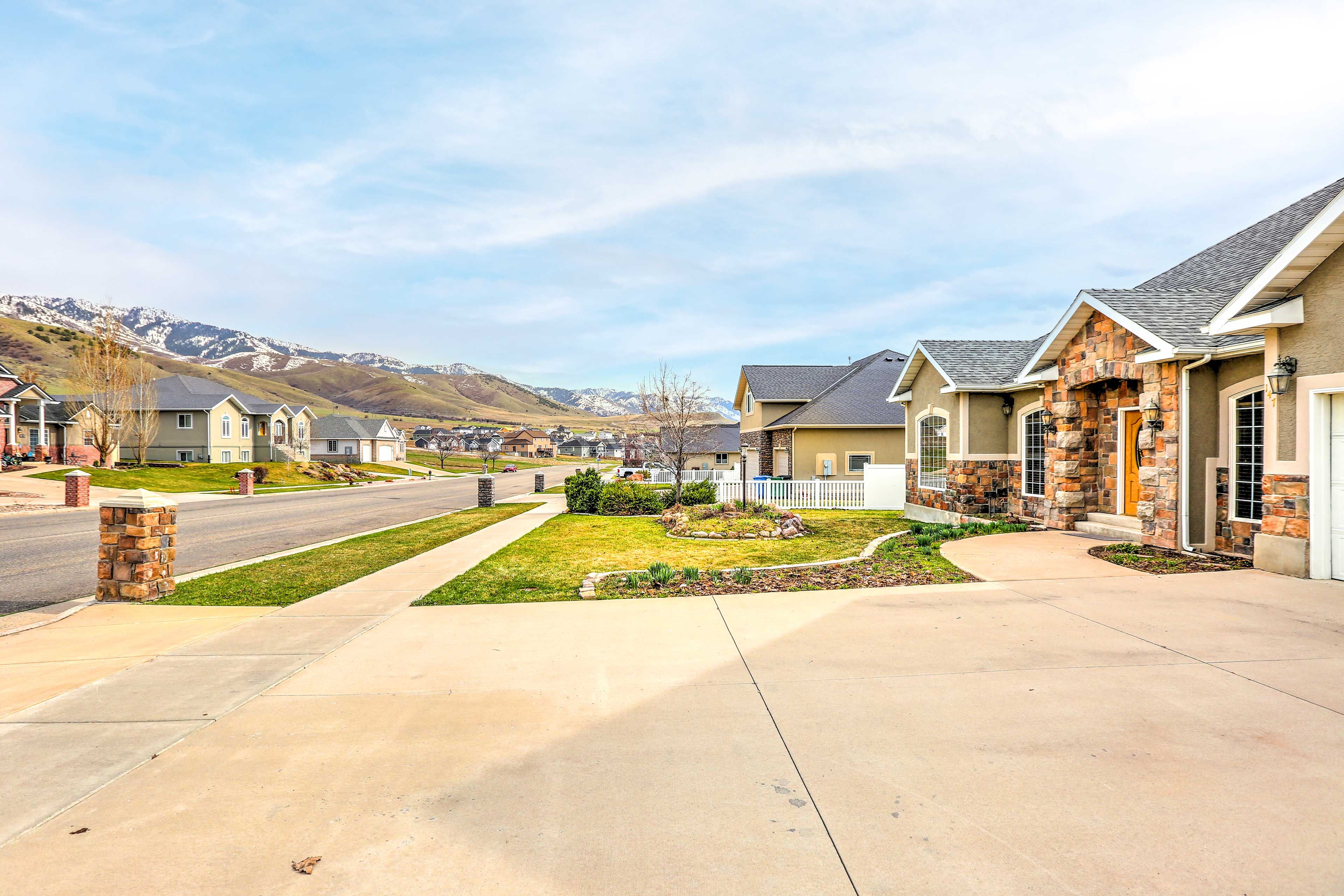 Parking | Ample Driveway Parking